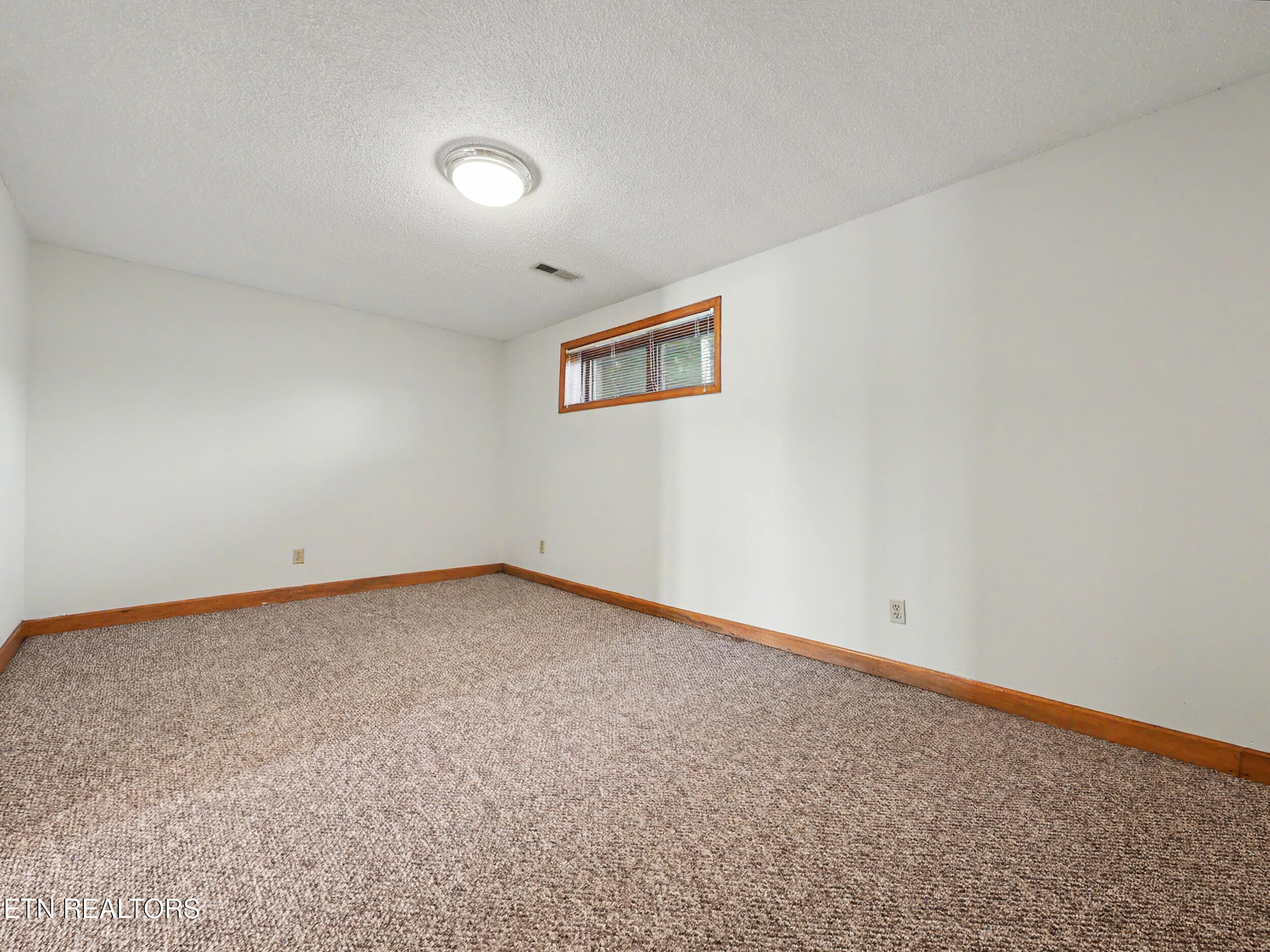 142 Deer Trot Lane Lafollette TN 37766