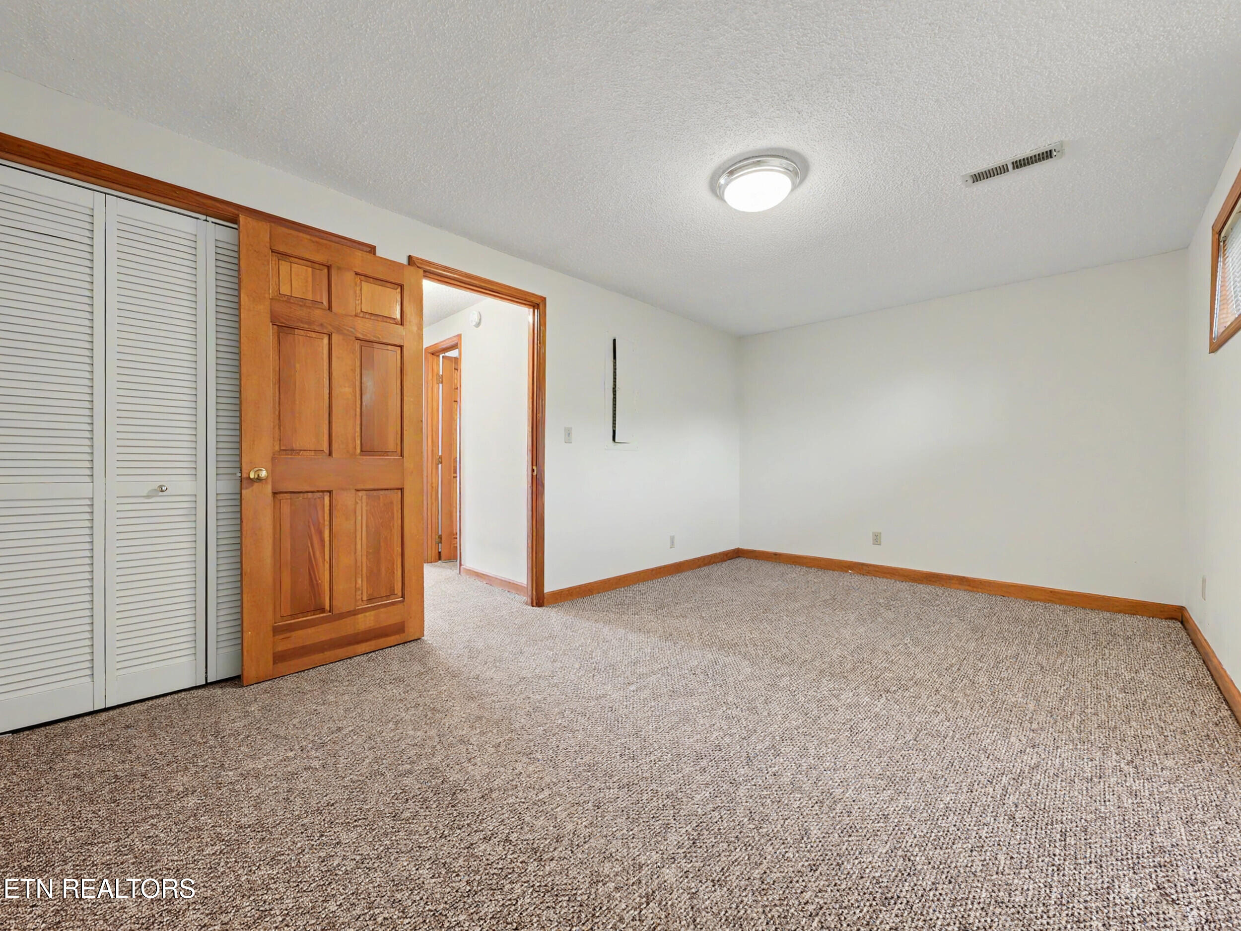 142 Deer Trot Lane Lafollette TN 37766