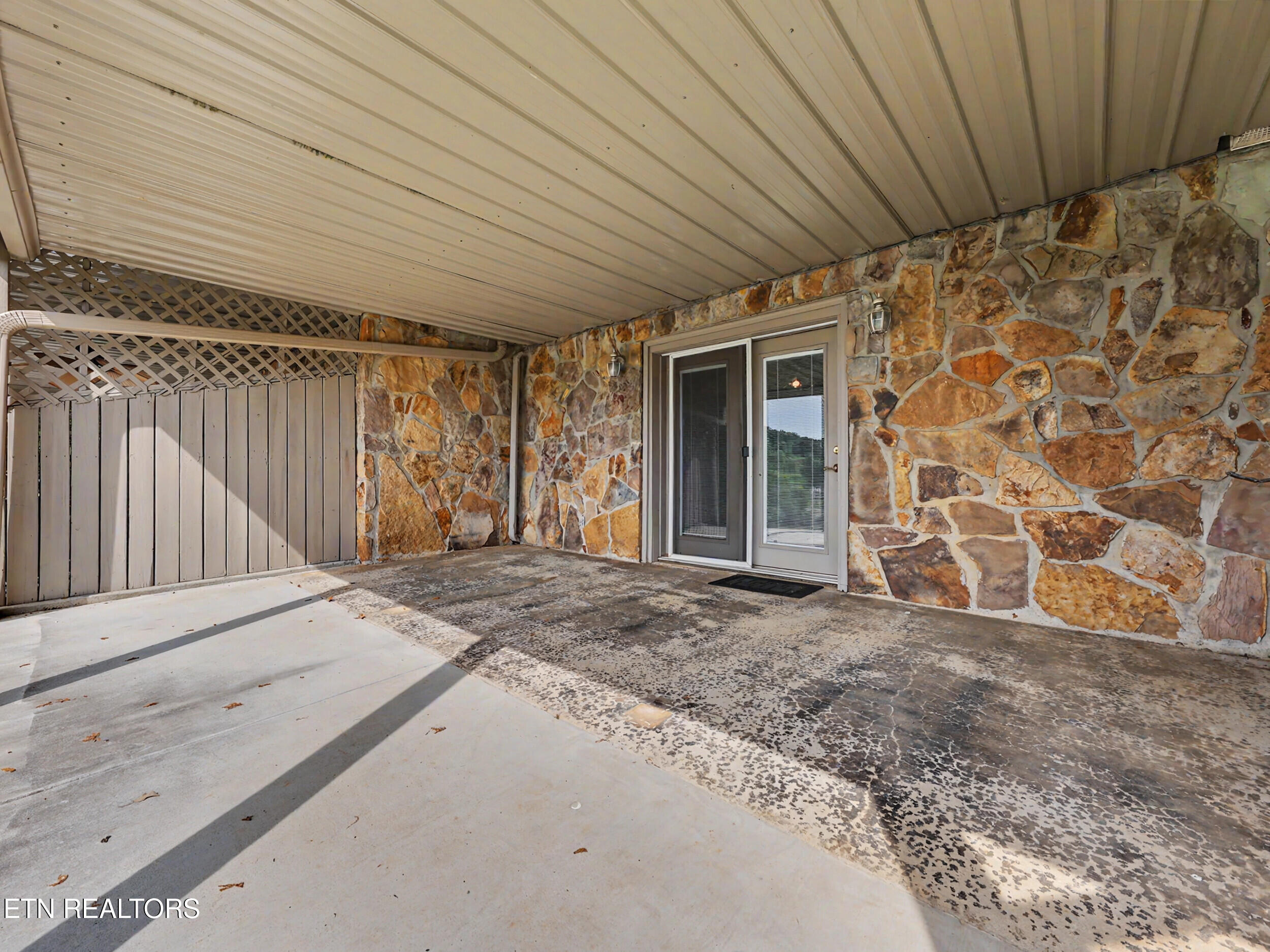 142 Deer Trot Lane Lafollette TN 37766