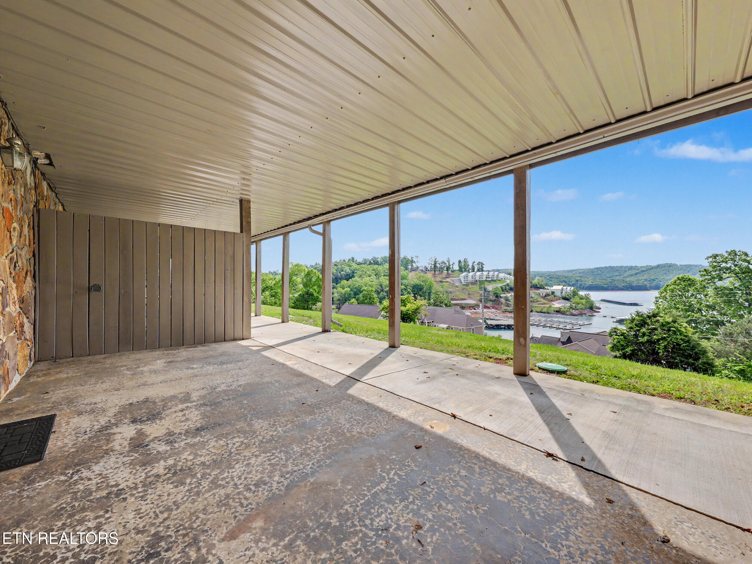 142 Deer Trot Lane Lafollette TN 37766