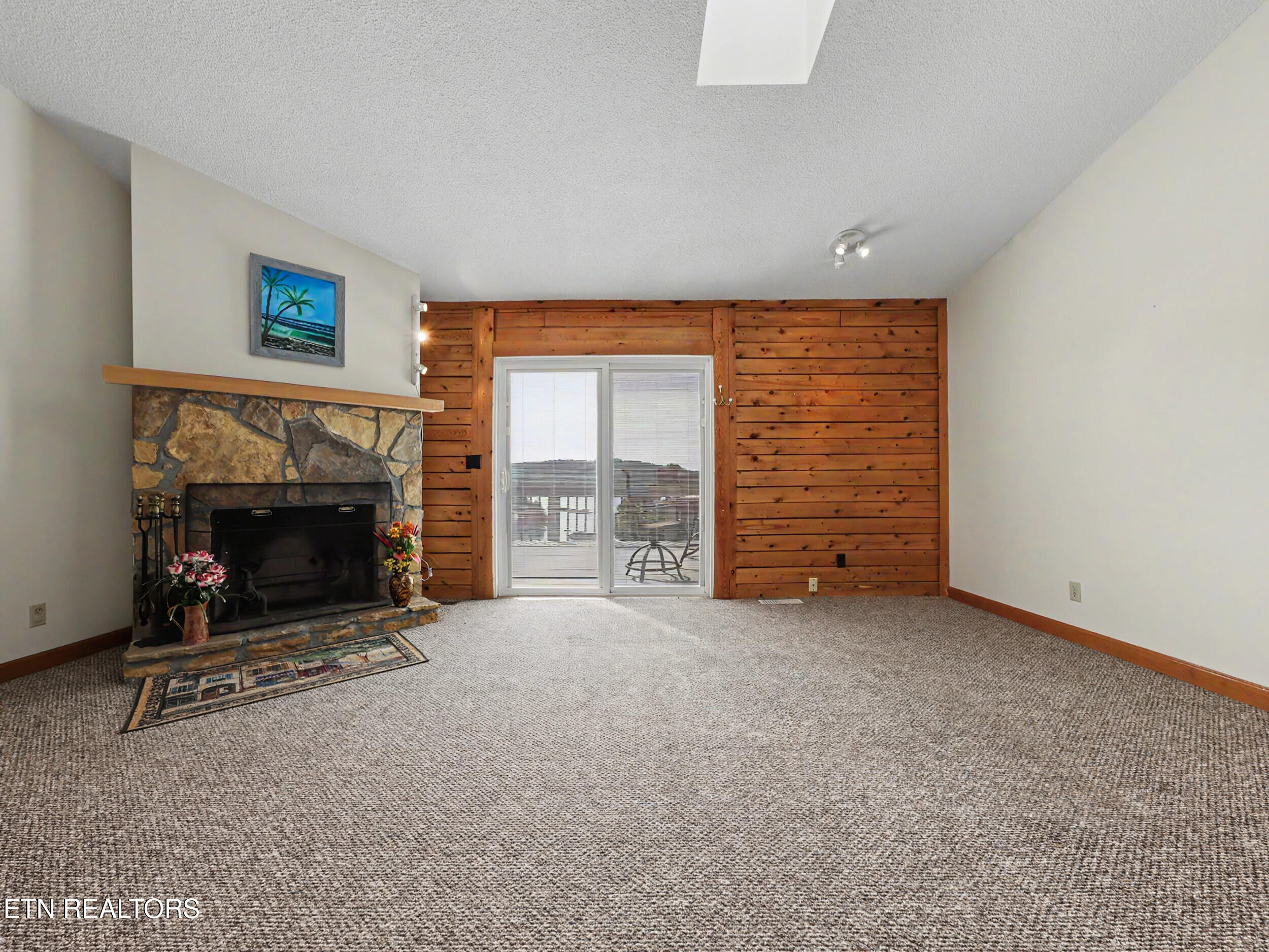 142 Deer Trot Lane Lafollette TN 37766