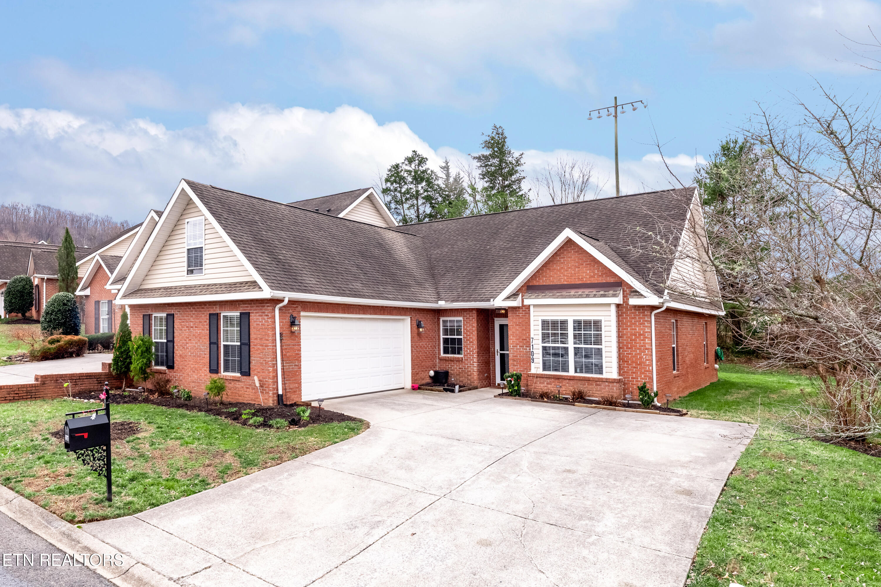 7109 Winter Oaks Way Knoxville TN 37918
