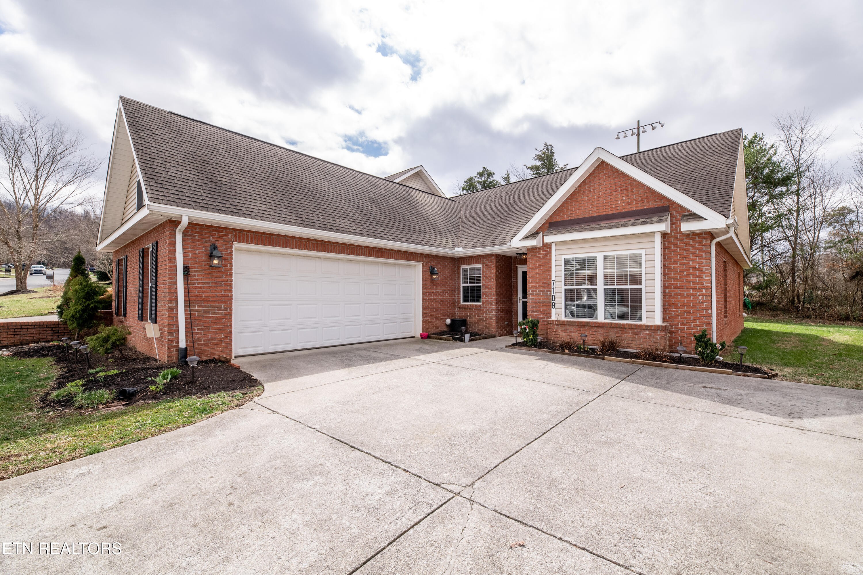 7109 Winter Oaks Way Knoxville TN 37918