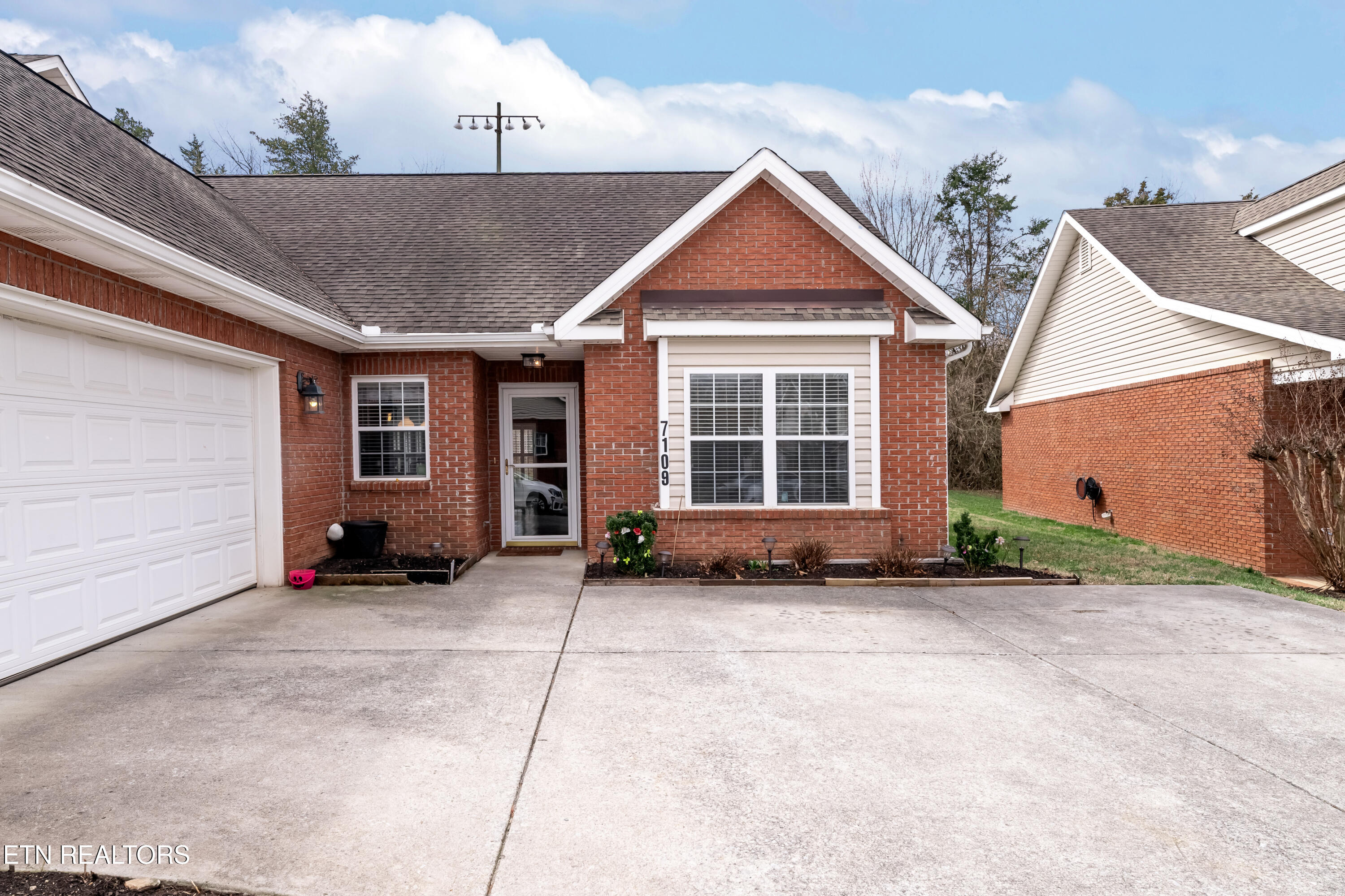 7109 Winter Oaks Way Knoxville TN 37918