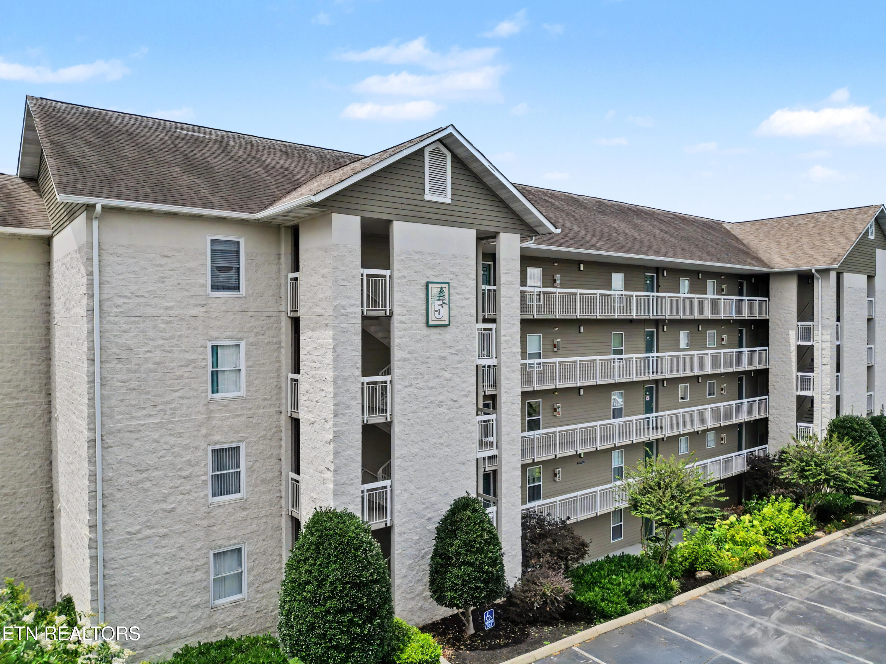 205 Ogle Drive Pigeon Forge TN 37863
