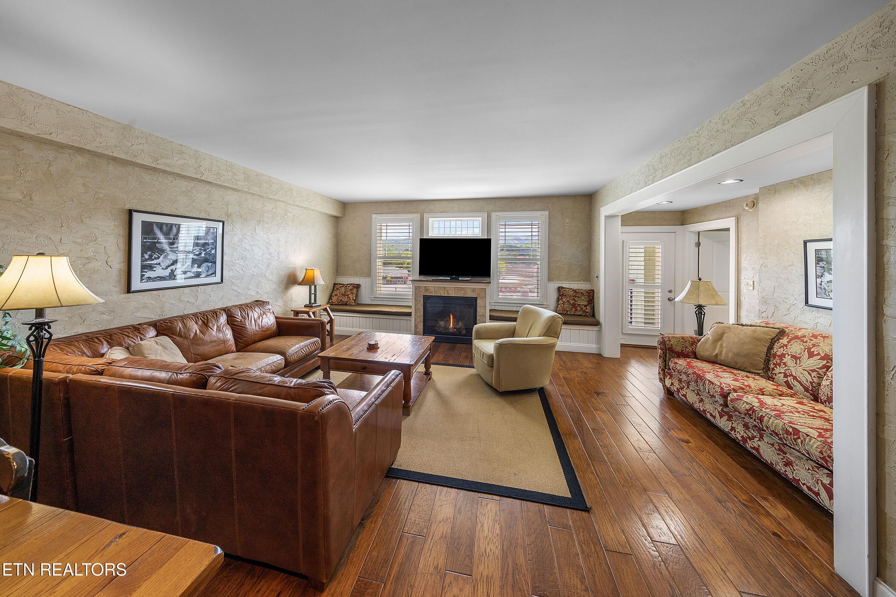 3415 Teaster Lane Pigeon Forge TN 37863