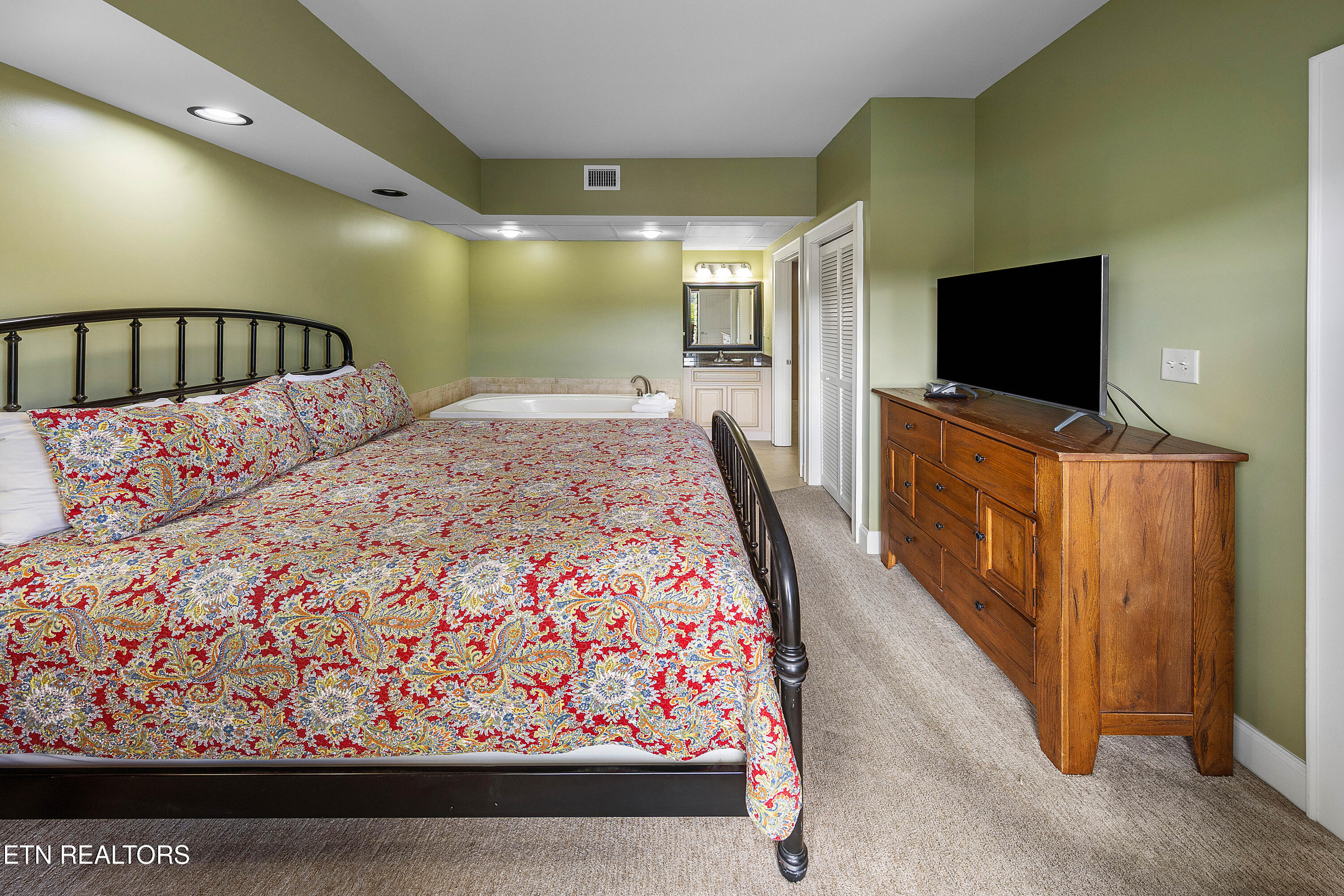 3415 Teaster Lane Pigeon Forge TN 37863
