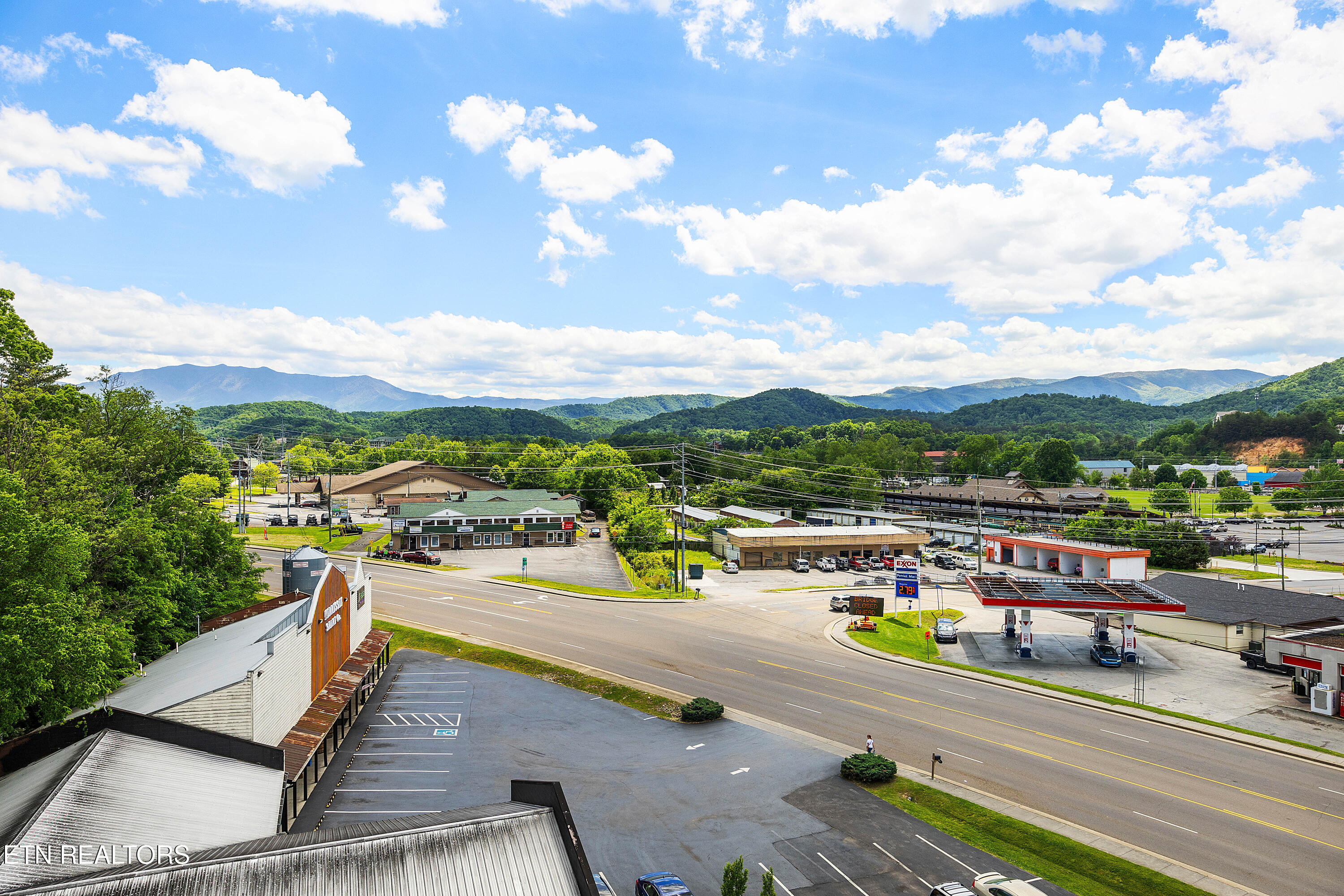 3415 Teaster Lane Pigeon Forge TN 37863