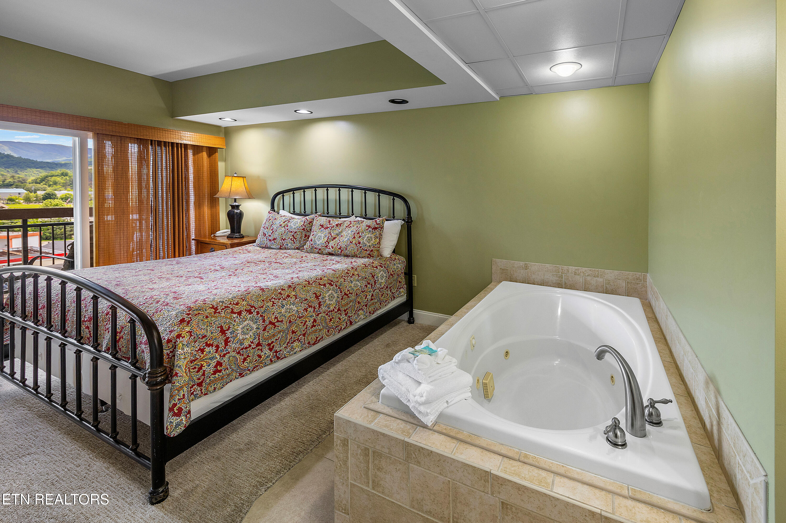 3415 Teaster Lane Pigeon Forge TN 37863