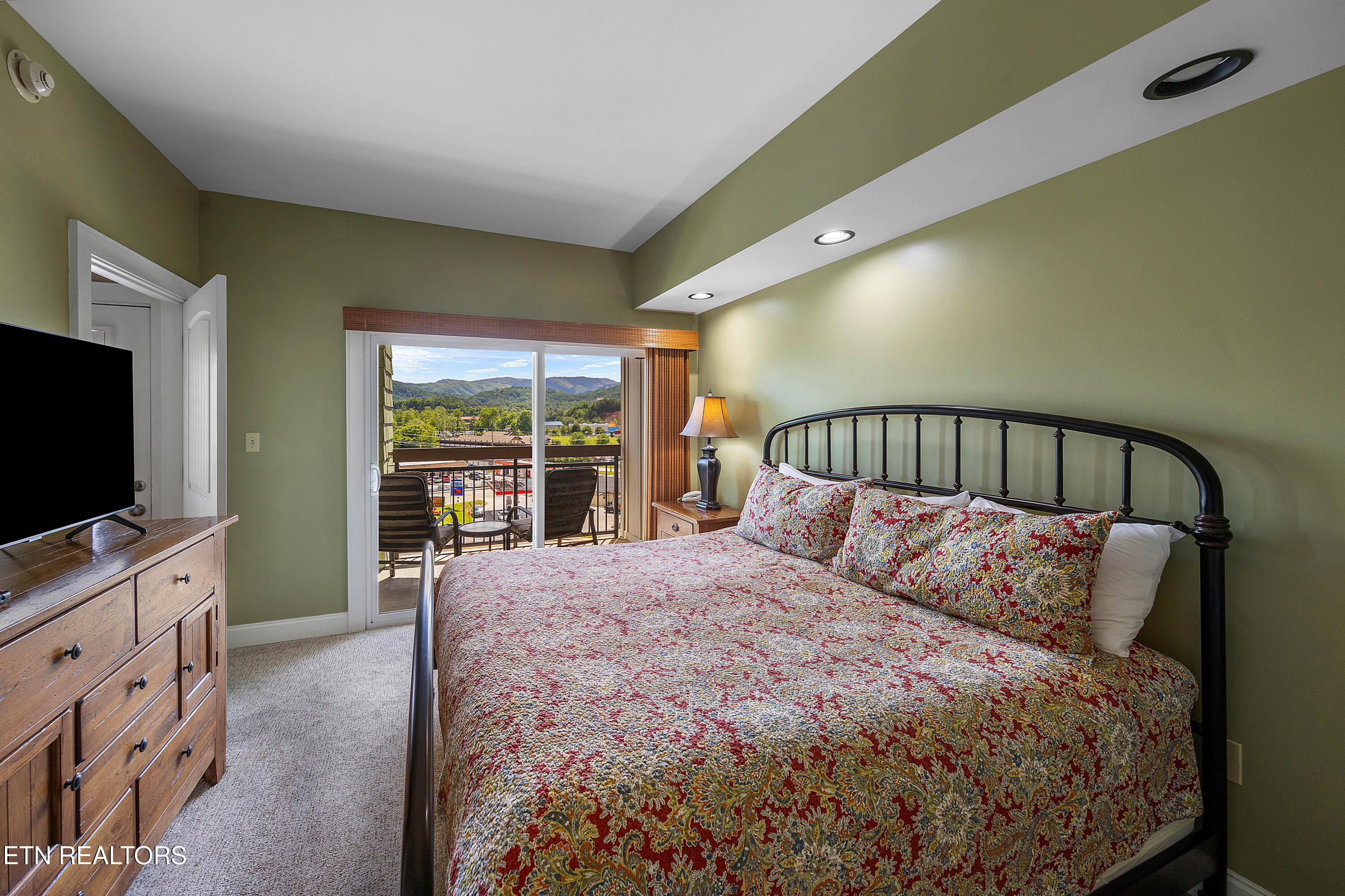 3415 Teaster Lane Pigeon Forge TN 37863