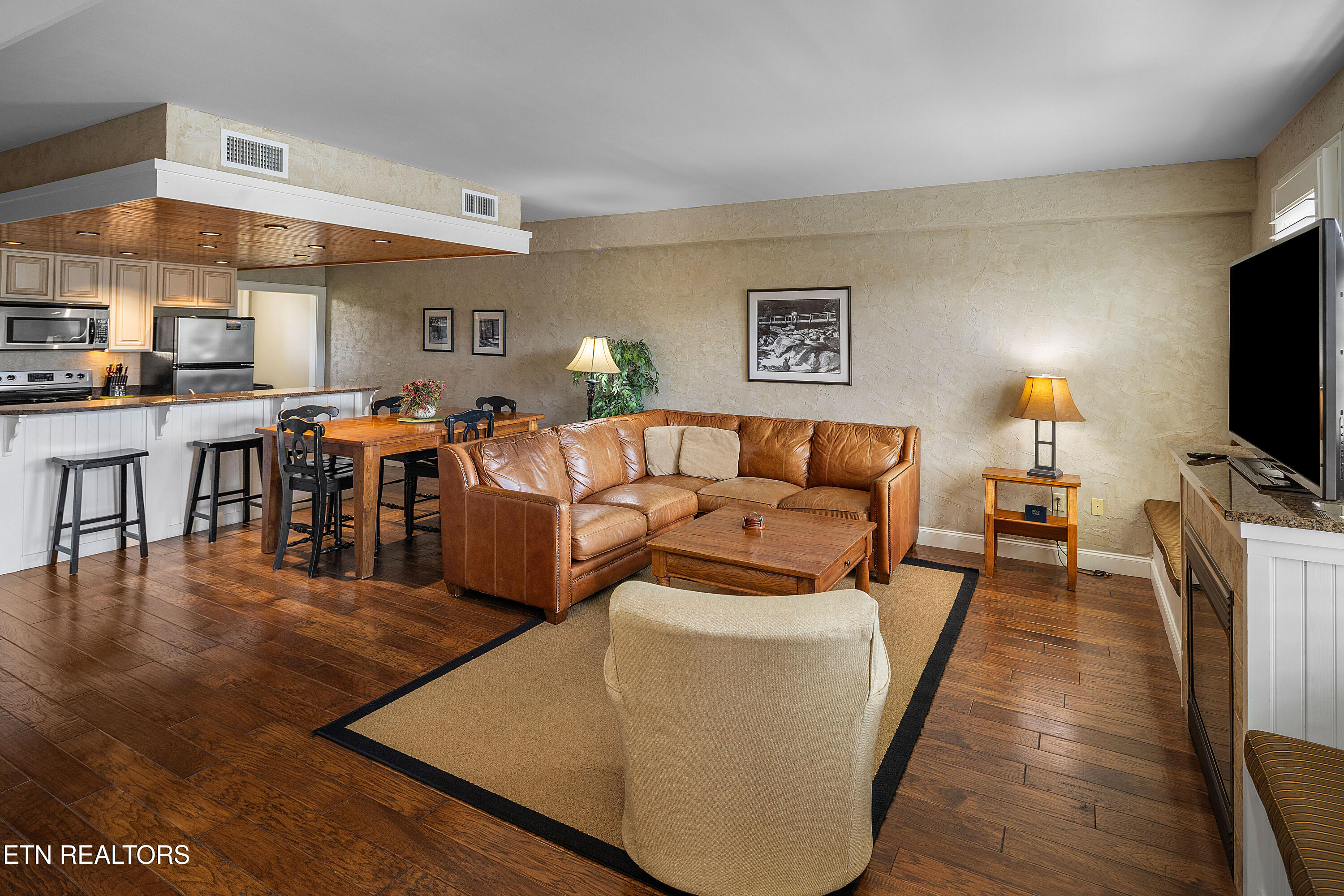 3415 Teaster Lane Pigeon Forge TN 37863
