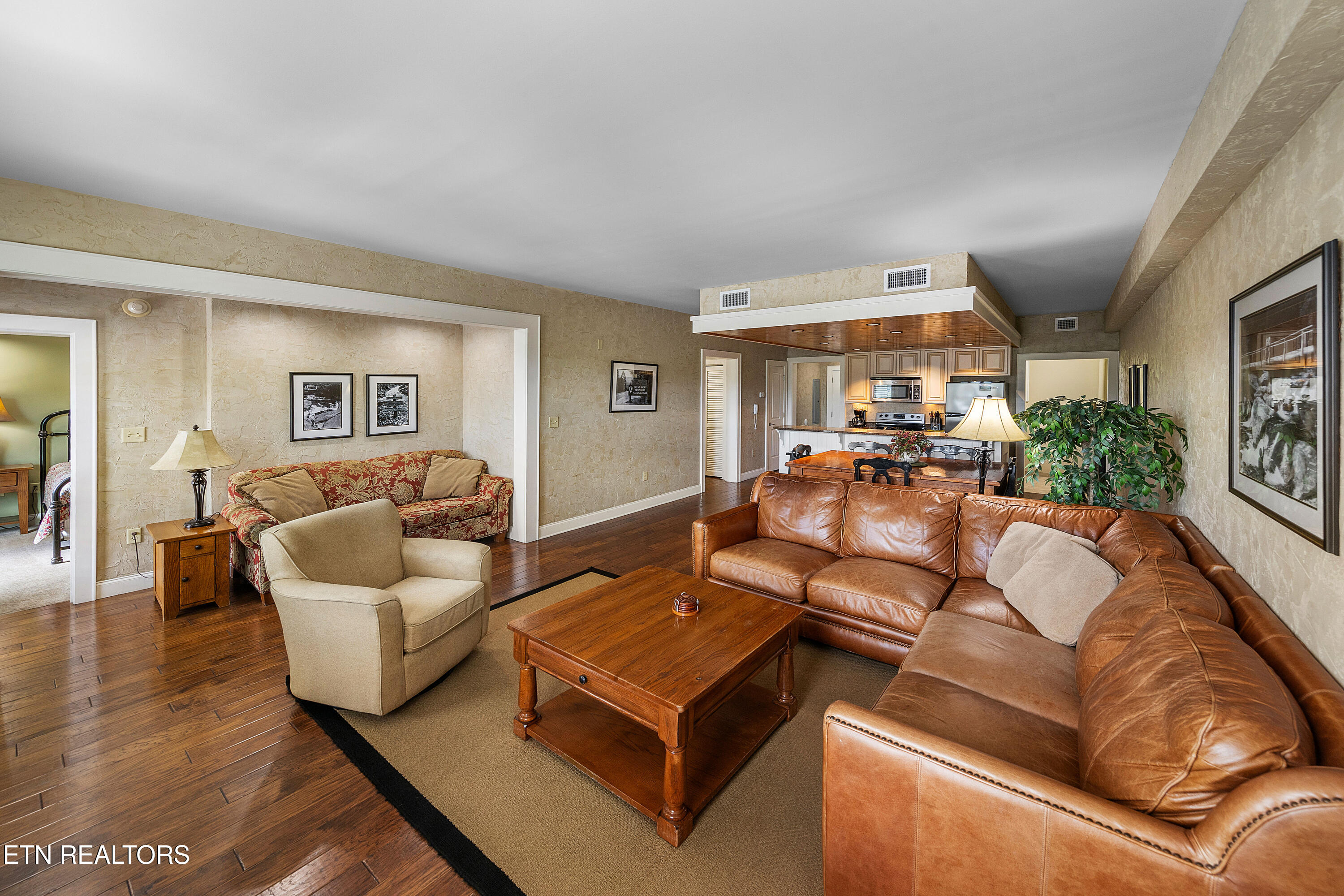 3415 Teaster Lane Pigeon Forge TN 37863