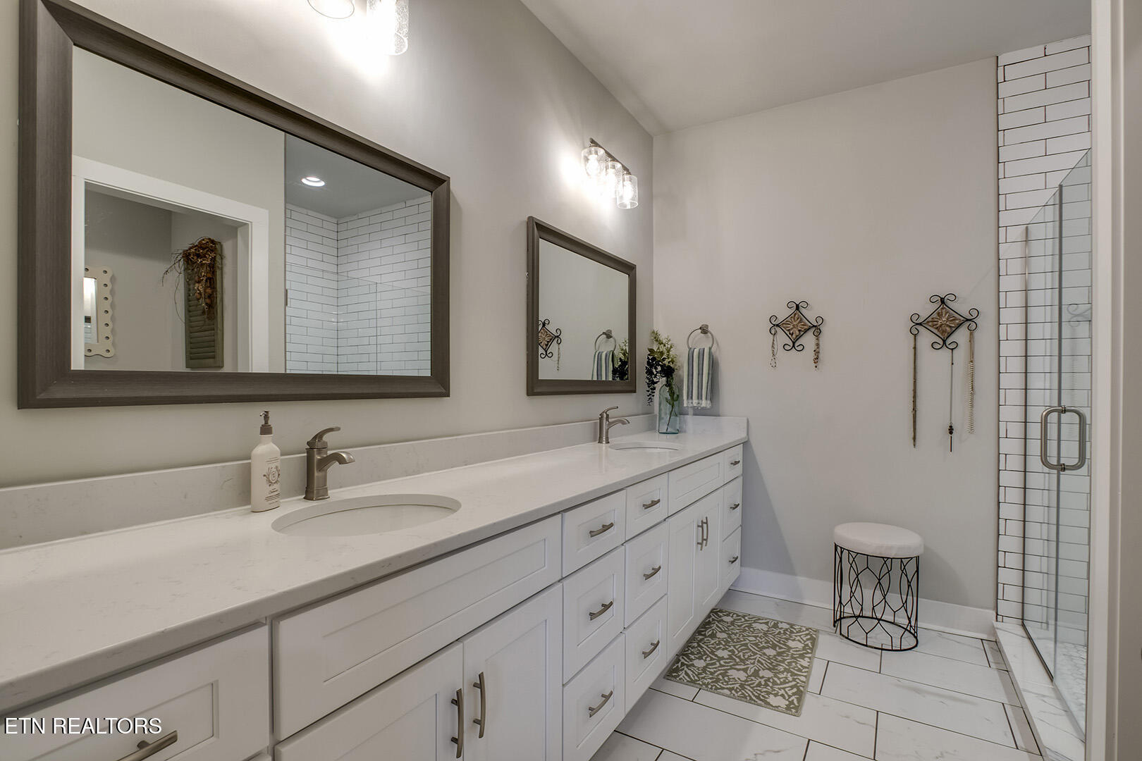 984 Meadow Walk Lane Lenoir City TN 37772