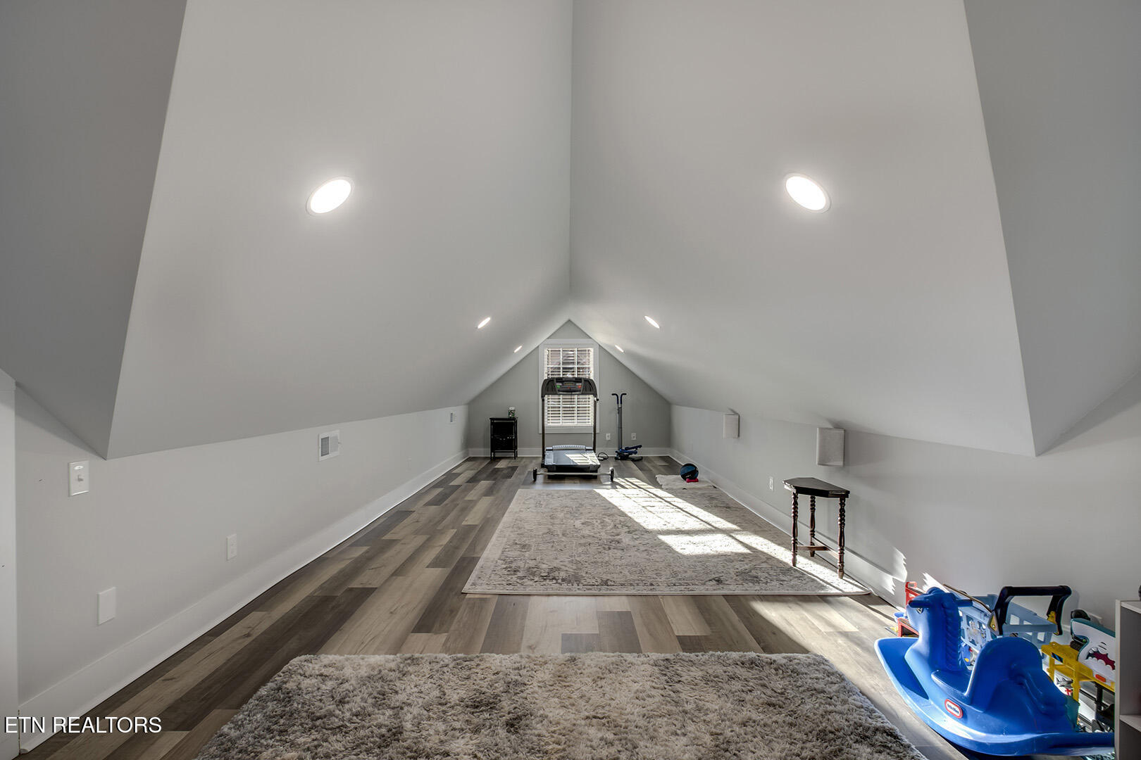 984 Meadow Walk Lane Lenoir City TN 37772