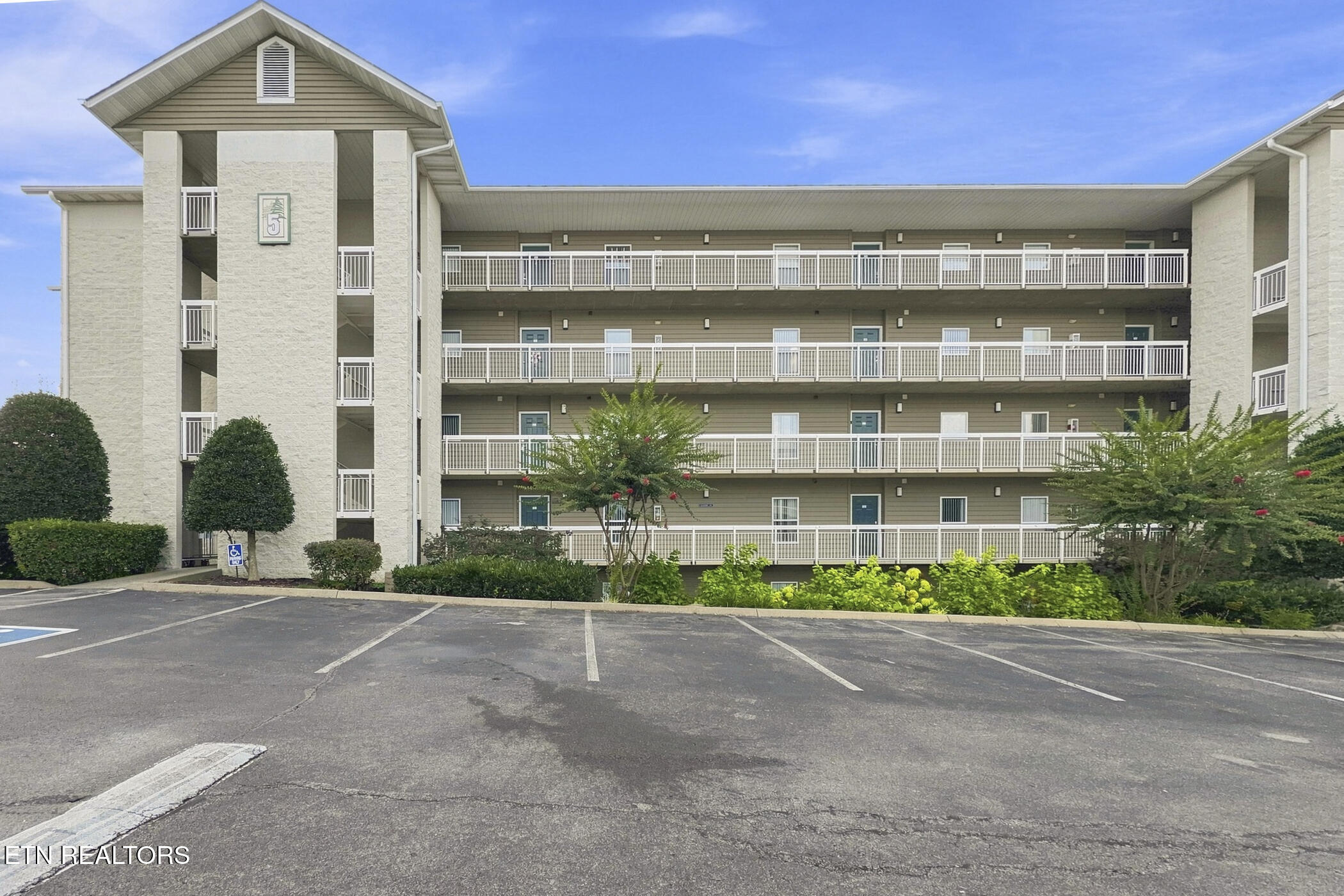 205 Ogle Drive Pigeon Forge TN 37863