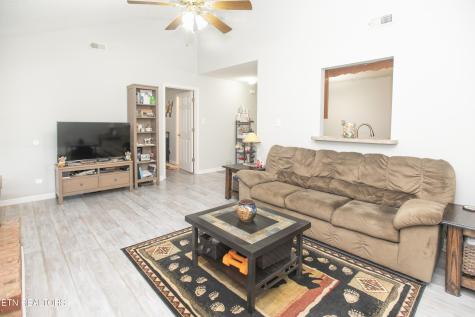 369 Hawthorne Oaks Way Powell TN 37849