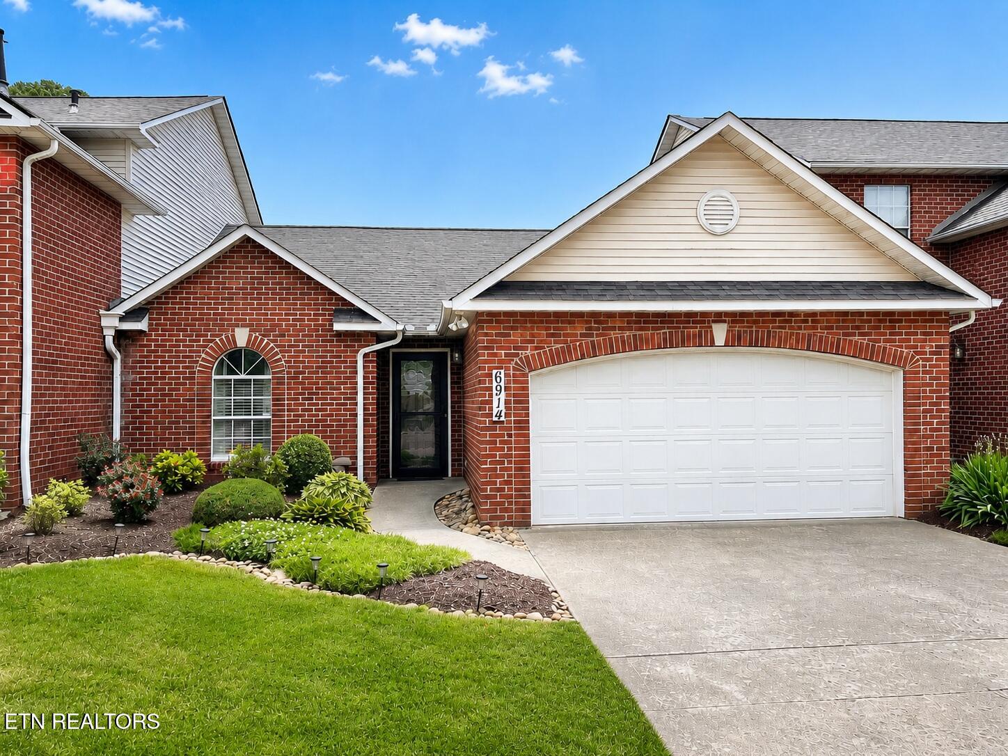 6914 Pemmbrooke Shire Lane Knoxville TN 37909
