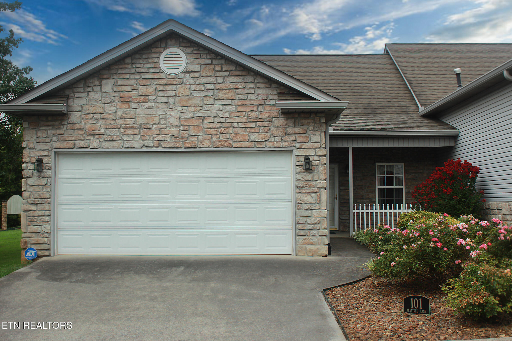 101 Pear Tree Lane Loudon TN 37774