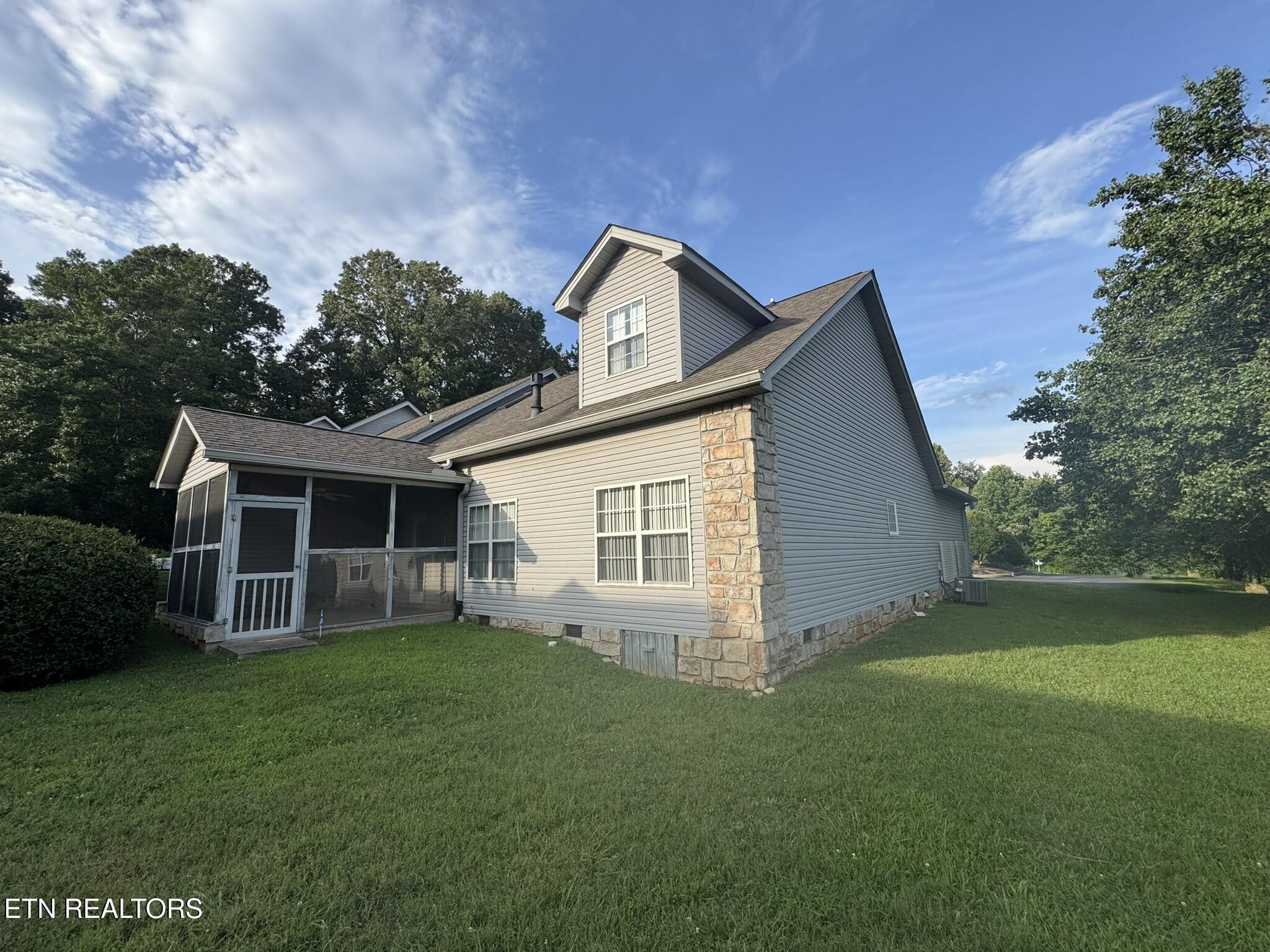 101 Pear Tree Lane Loudon TN 37774