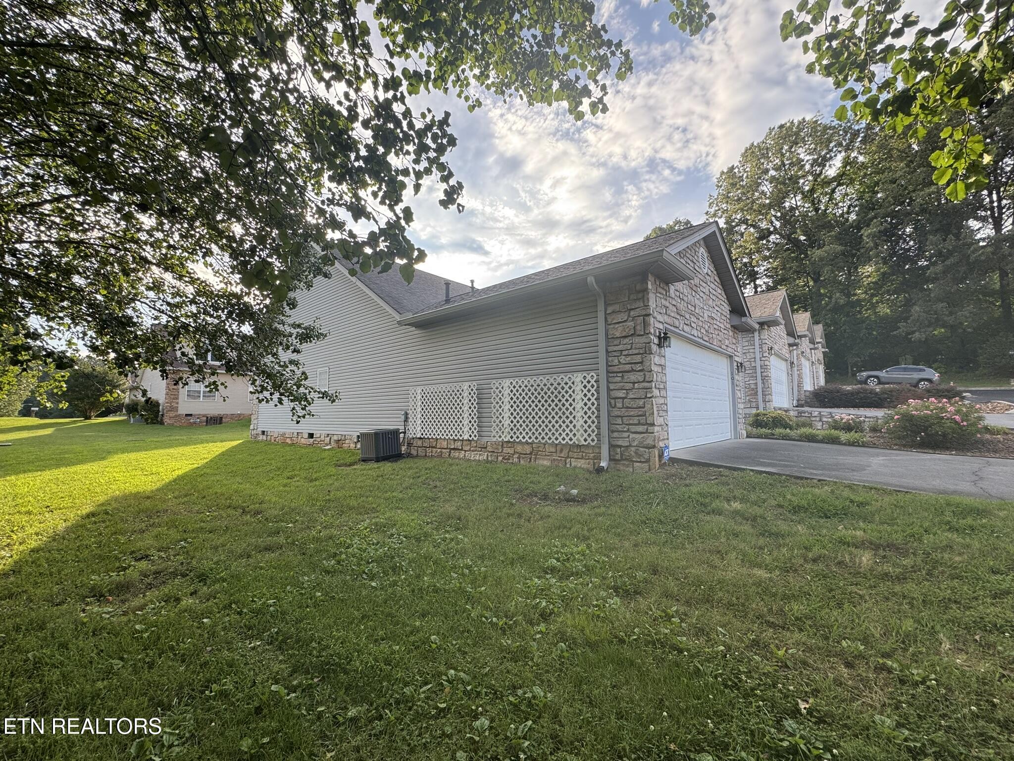101 Pear Tree Lane Loudon TN 37774