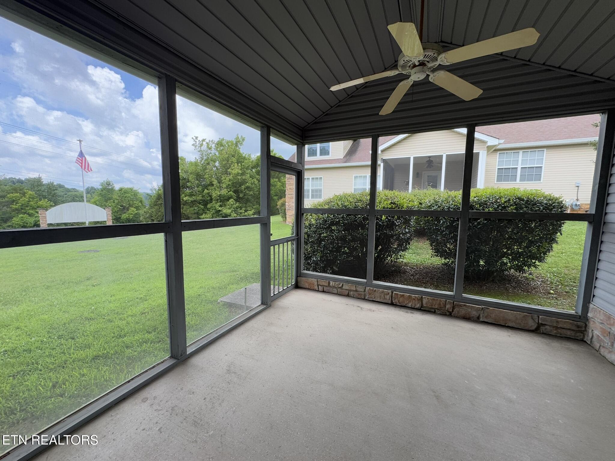 101 Pear Tree Lane Loudon TN 37774