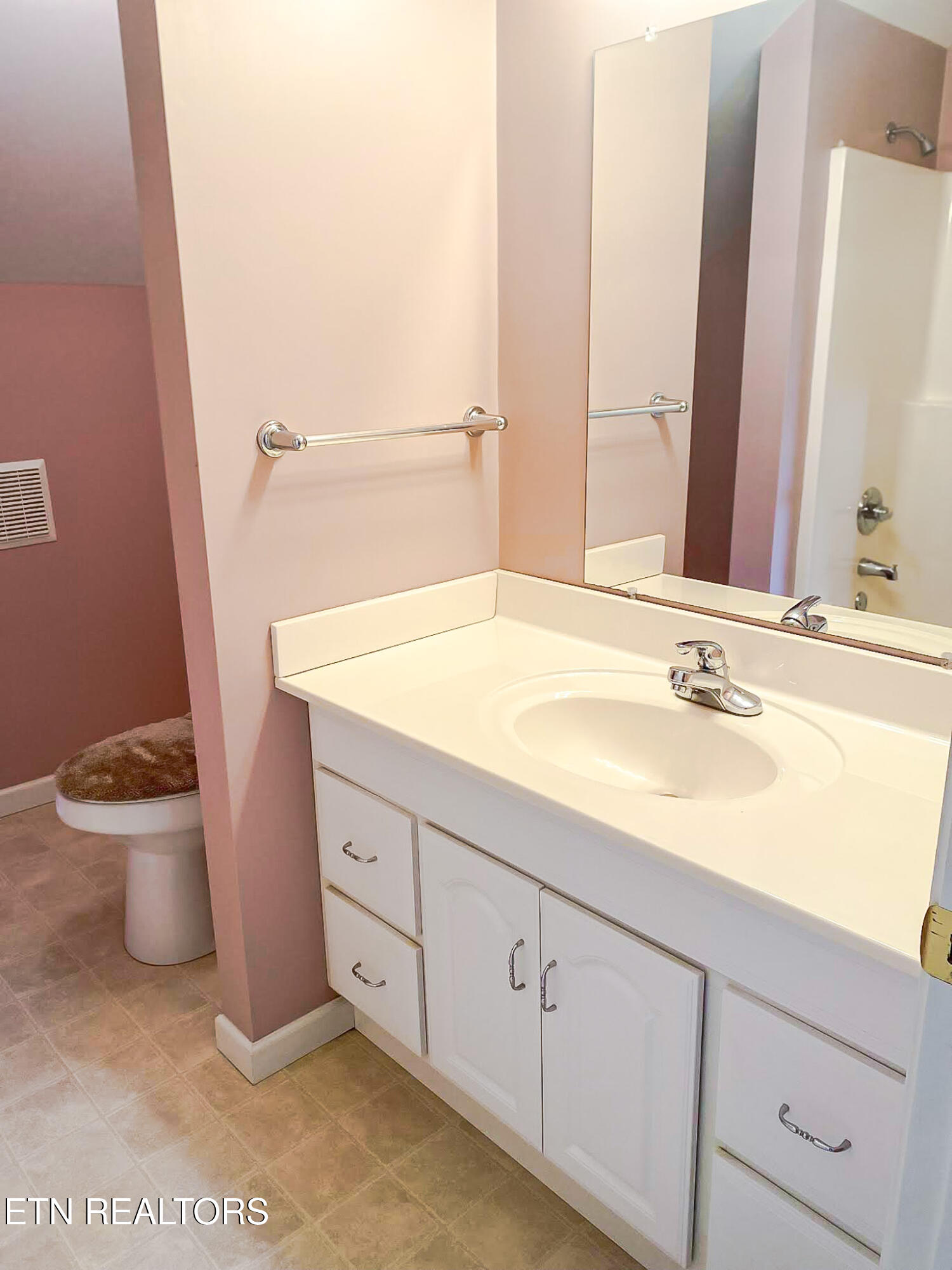 101 Pear Tree Lane Loudon TN 37774
