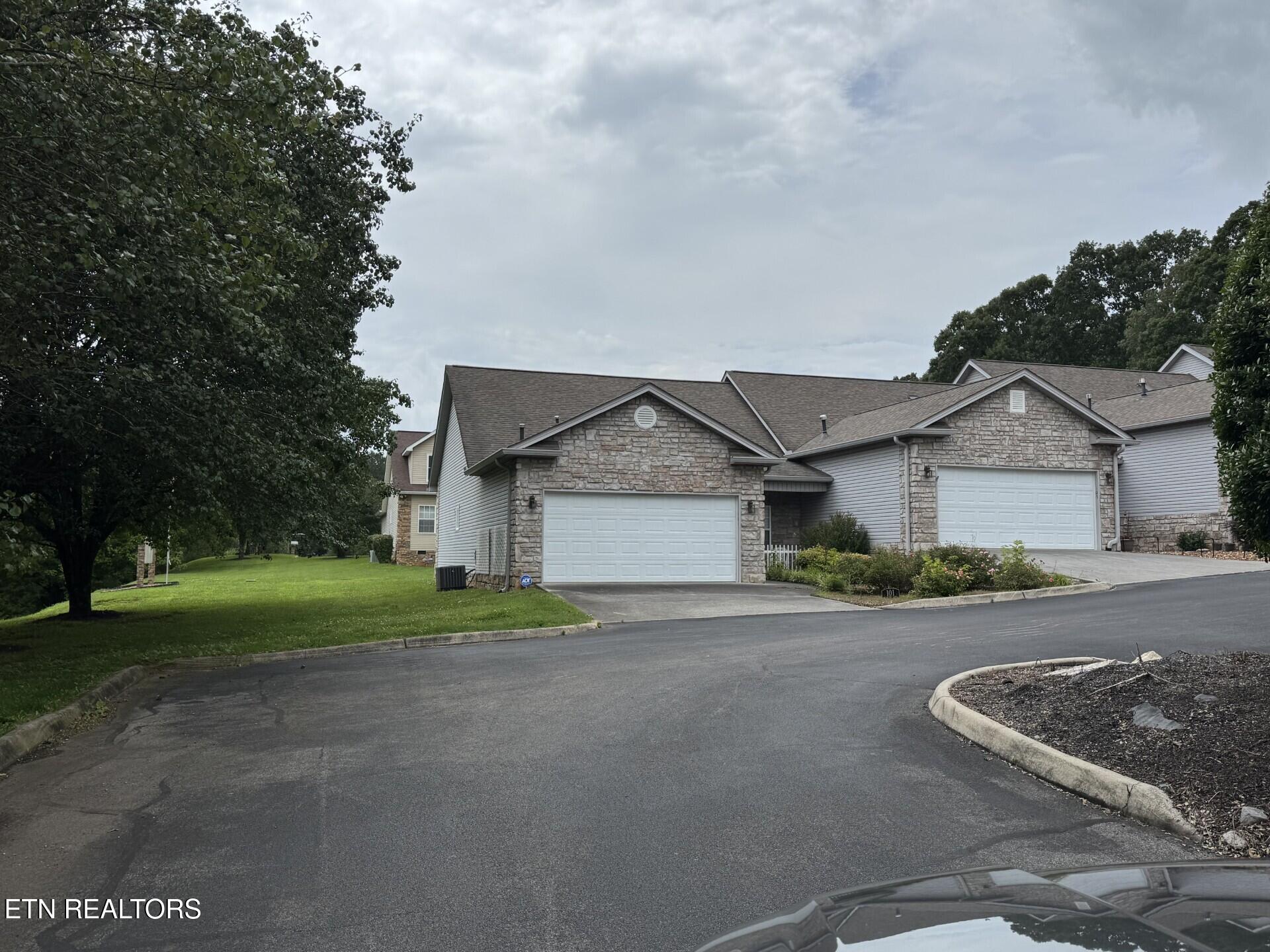 101 Pear Tree Lane Loudon TN 37774