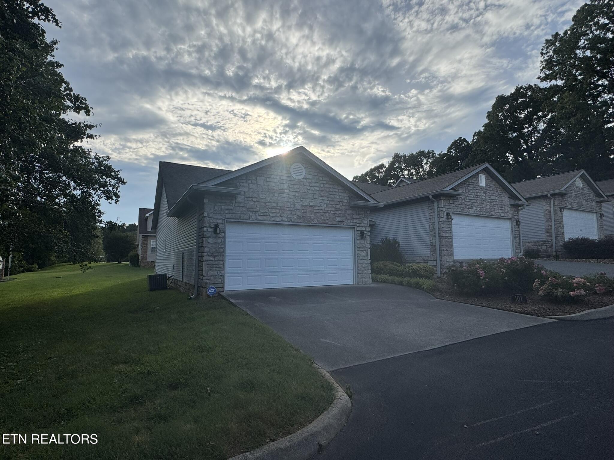 101 Pear Tree Lane Loudon TN 37774