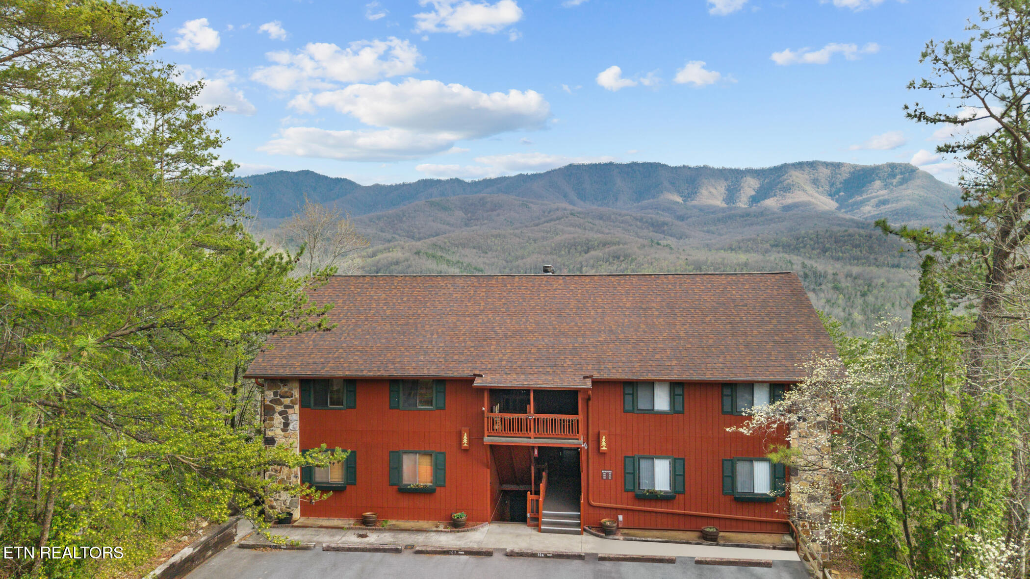 429 Deer Path Lane Gatlinburg TN 37738