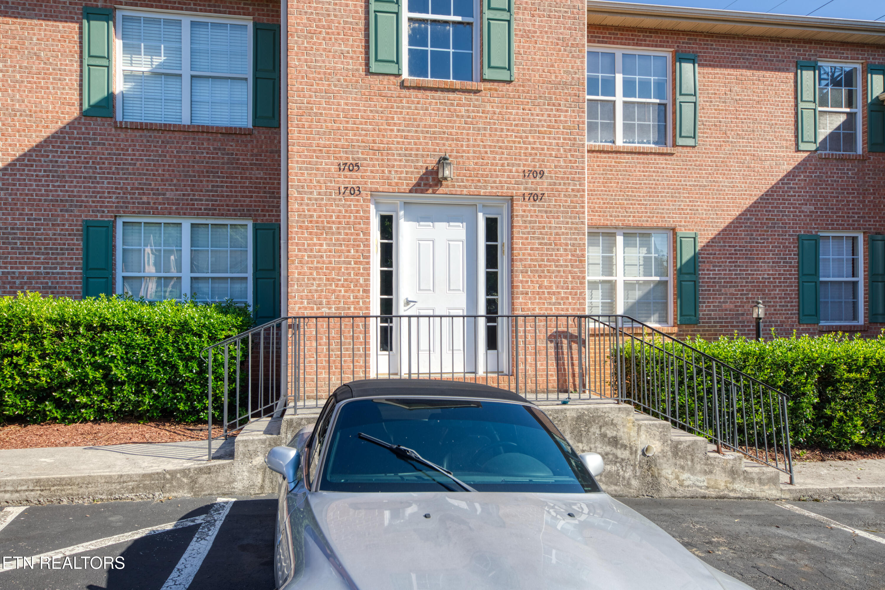 1709 Maple View Way Knoxville TN 37918