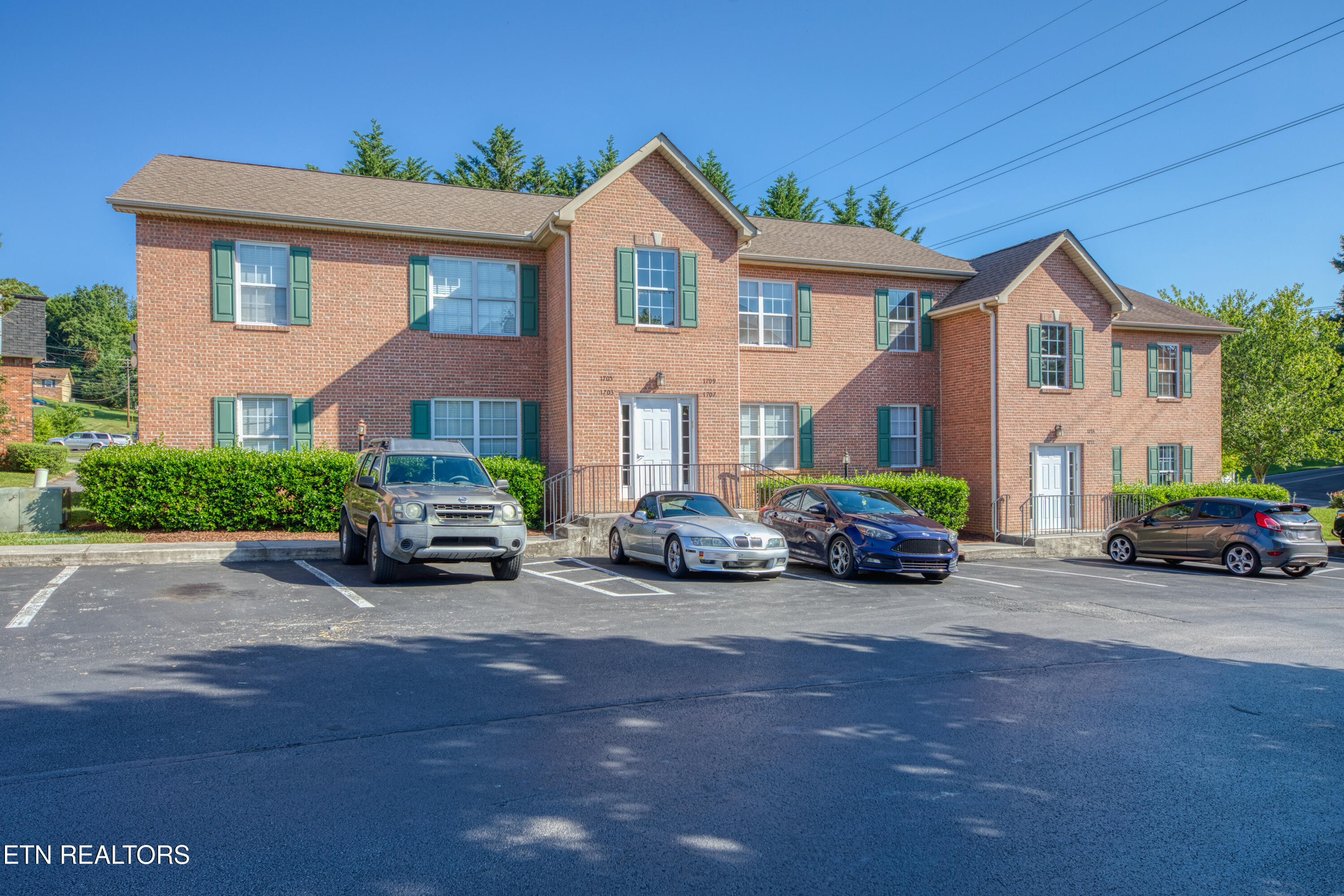 1709 Maple View Way Knoxville TN 37918