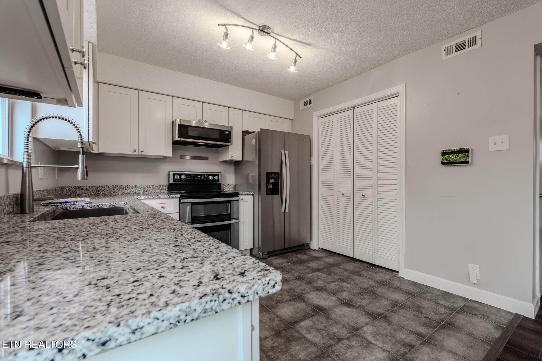 1216 Crest Brook Drive Knoxville TN 37923