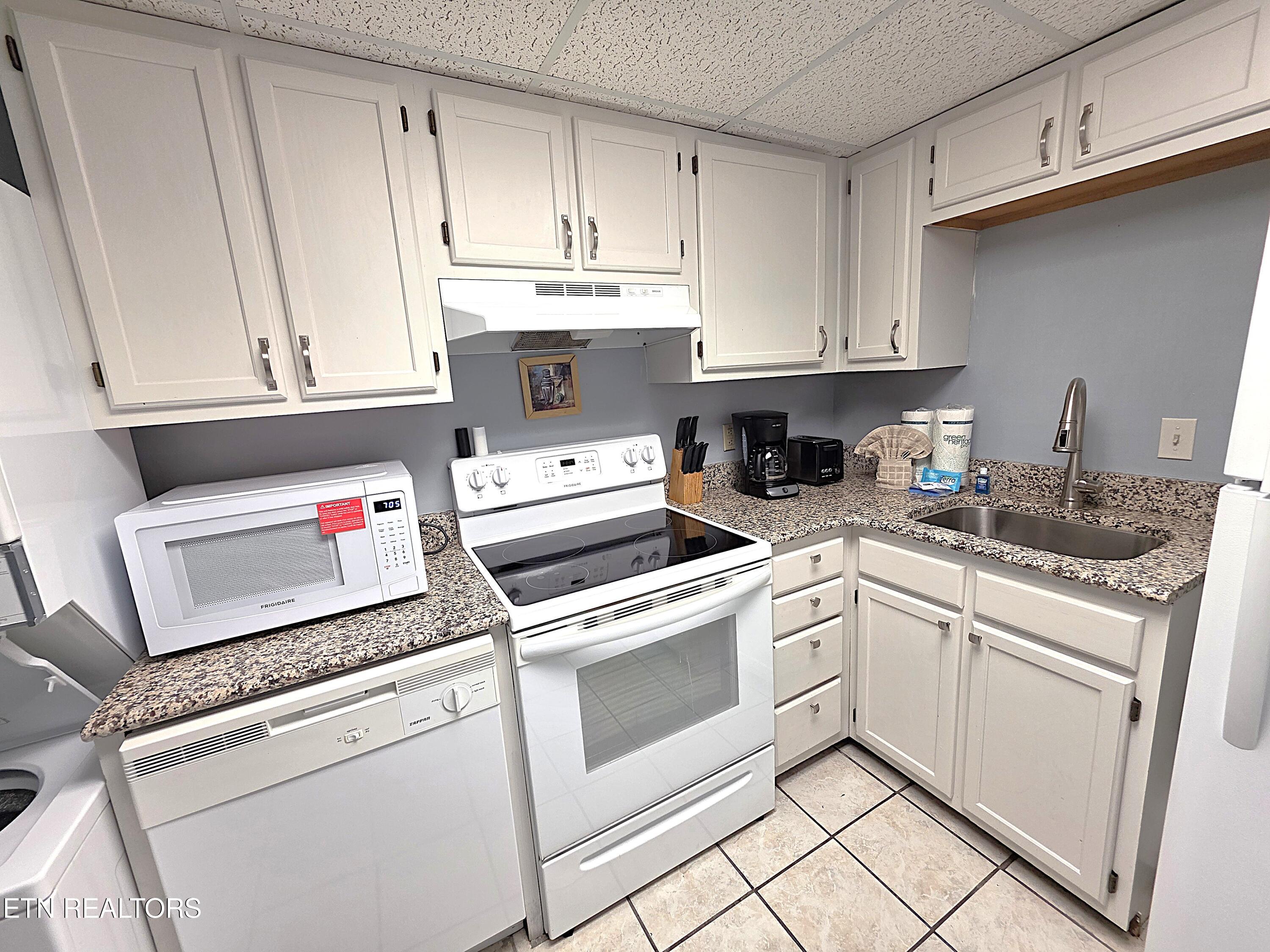 3215 N River Road Pigeon Forge TN 37863