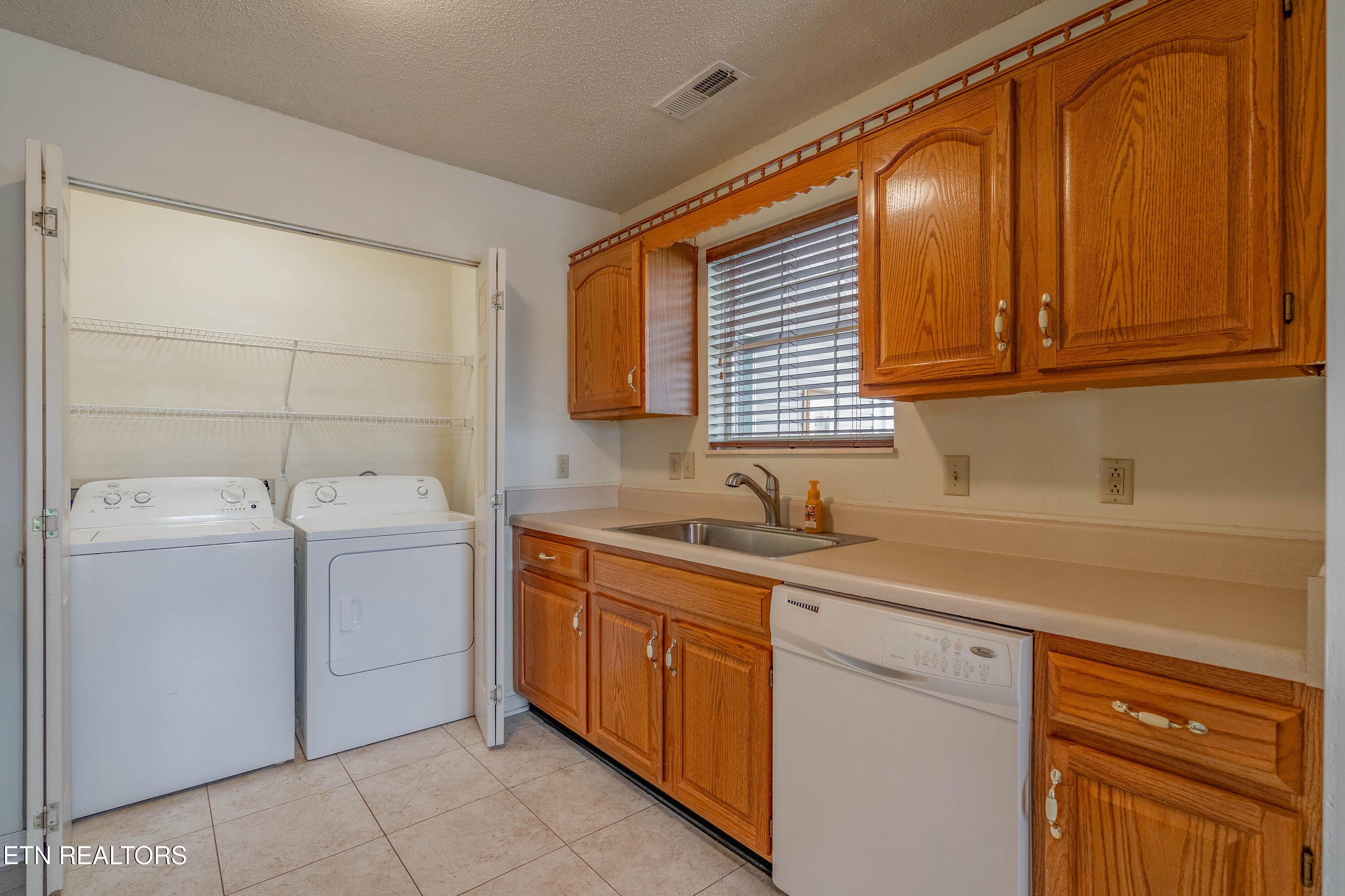 3043 Lee Highway Athens TN 37303