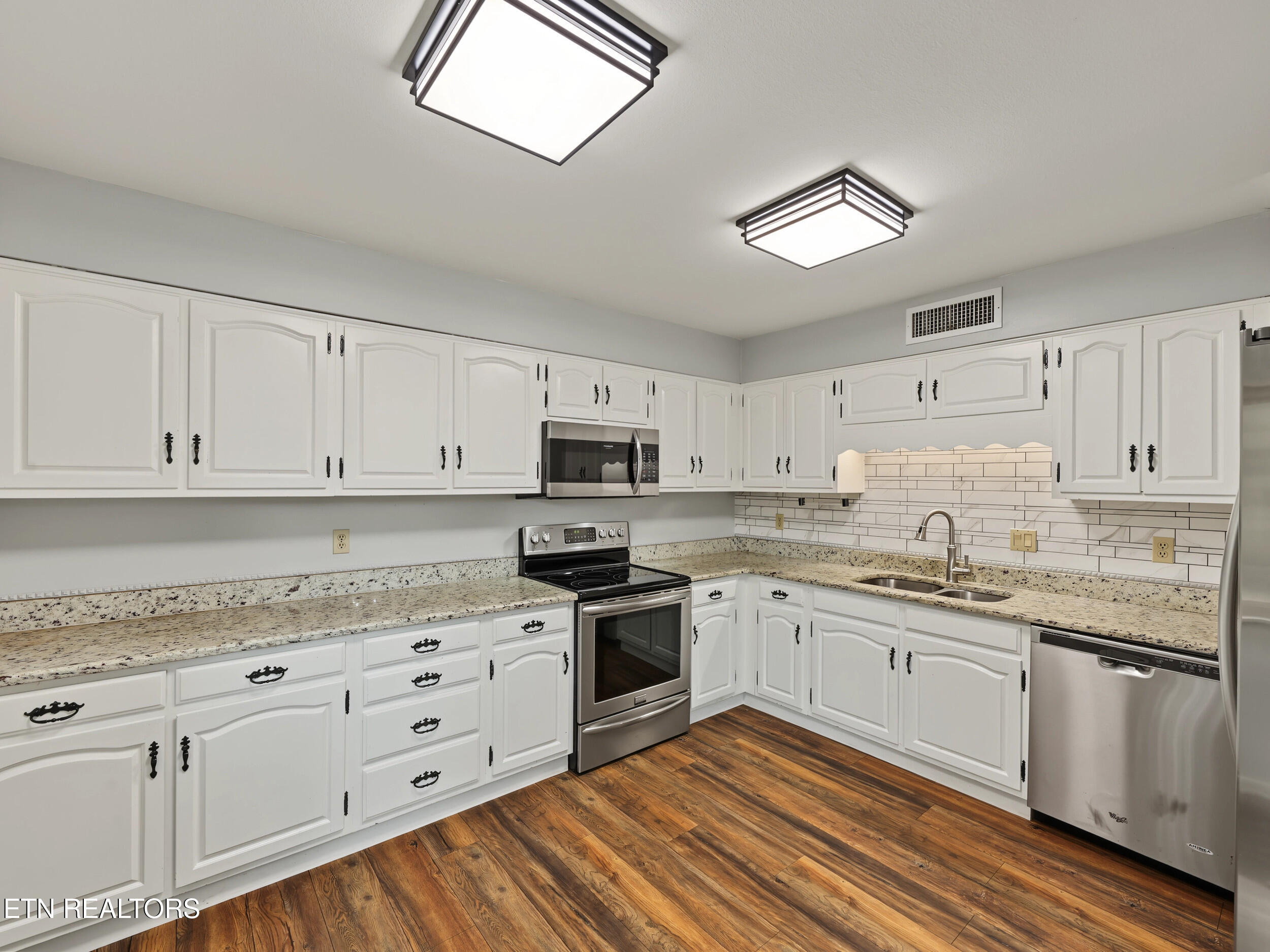 1852 Cherokee Bluff Drive Knoxville TN 37920