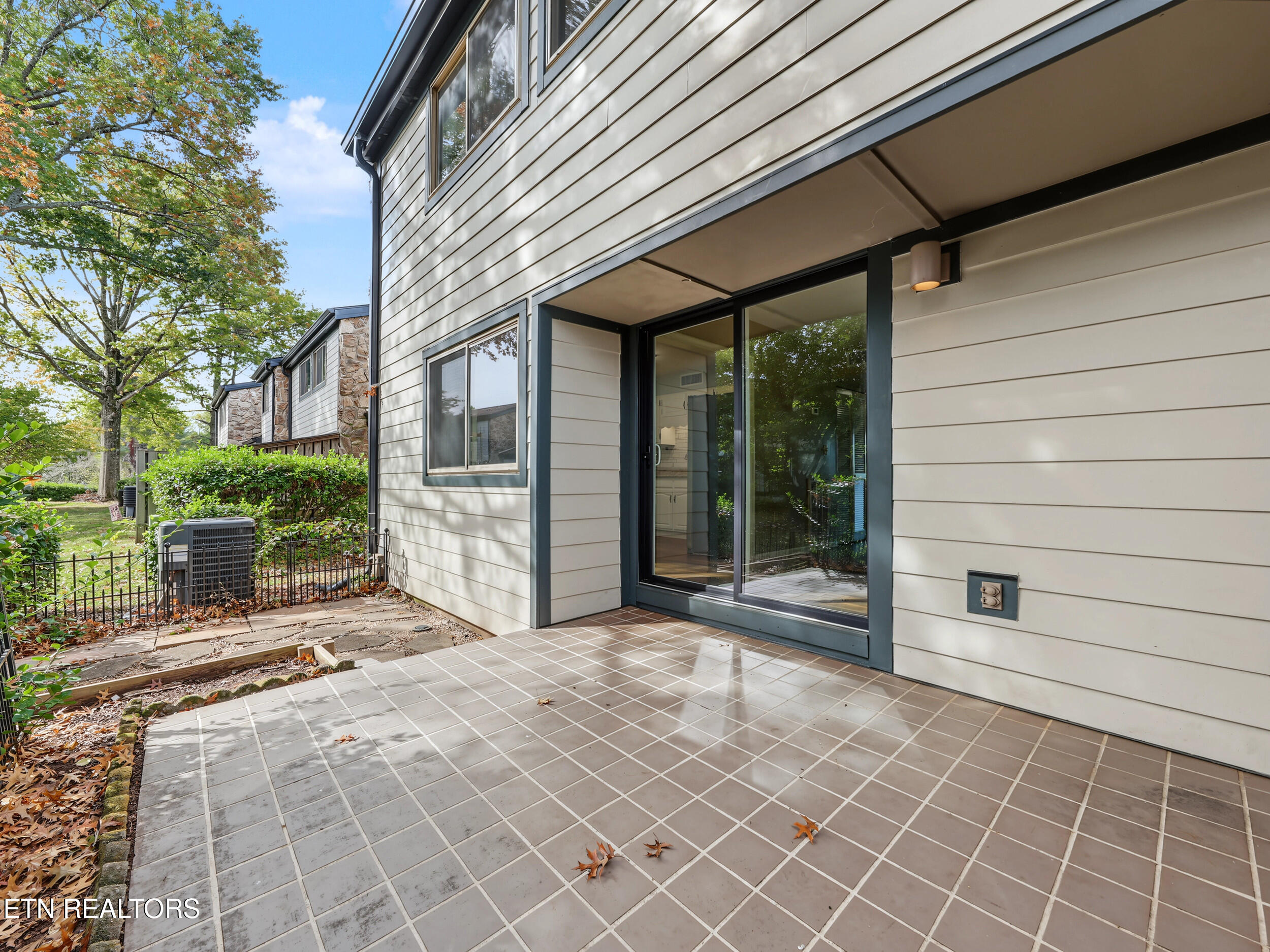 1852 Cherokee Bluff Drive Knoxville TN 37920