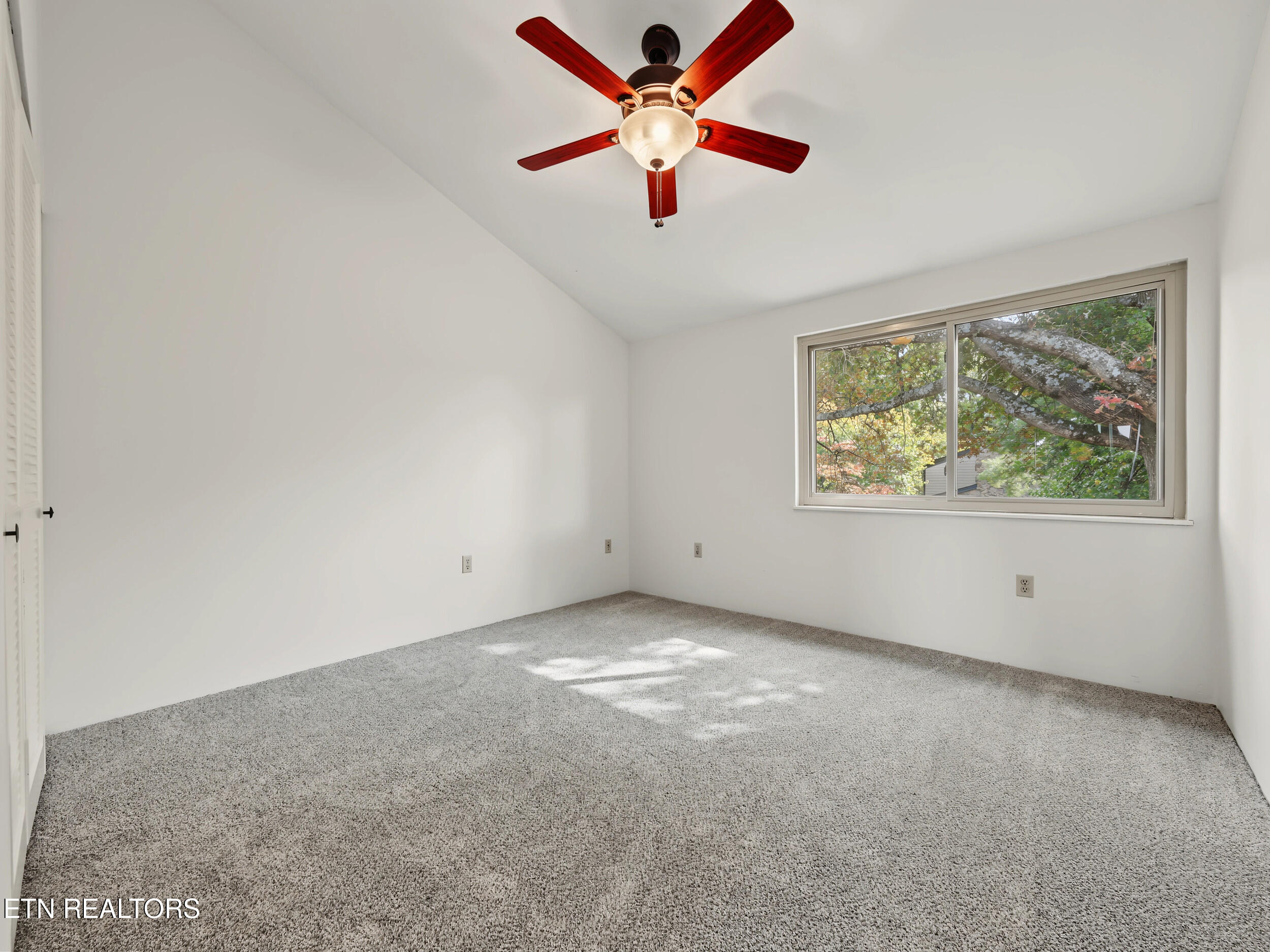 1852 Cherokee Bluff Drive Knoxville TN 37920