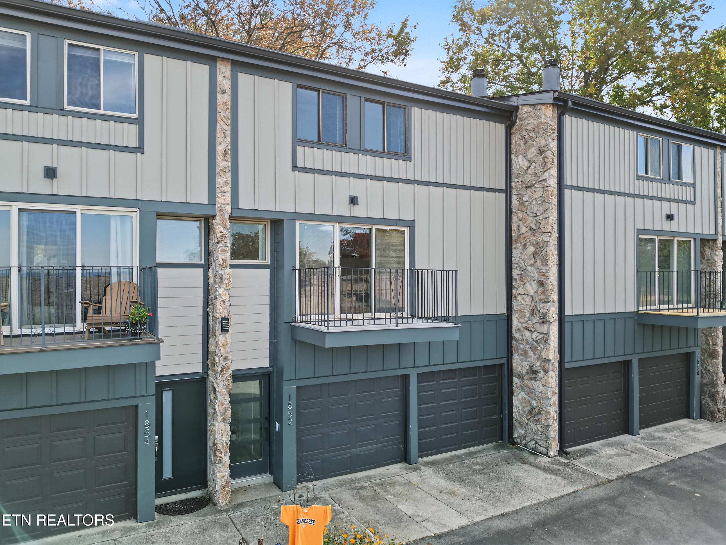 1852 Cherokee Bluff Drive Knoxville TN 37920