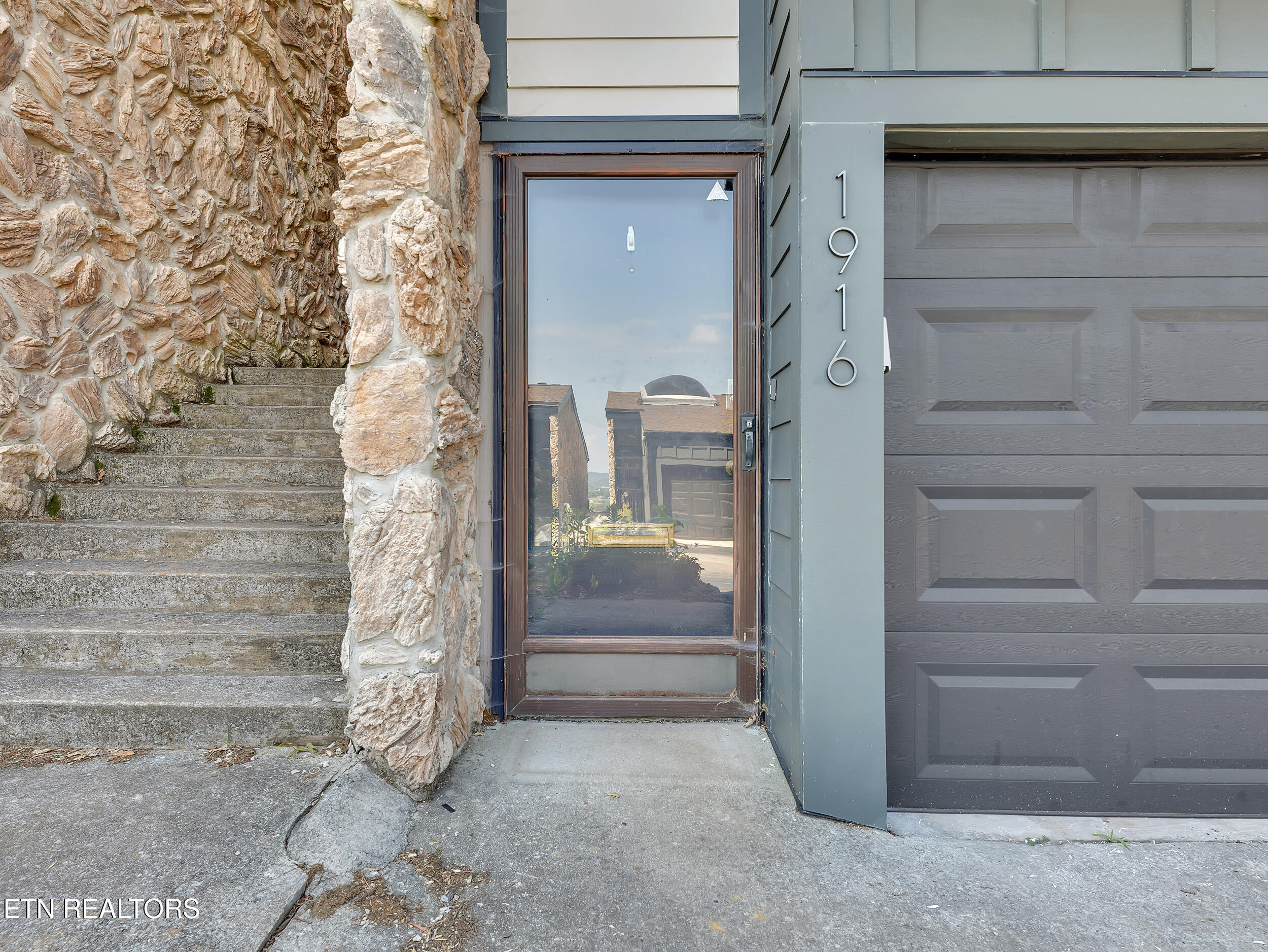 1916 Cherokee Bluff Drive Knoxville TN 37920