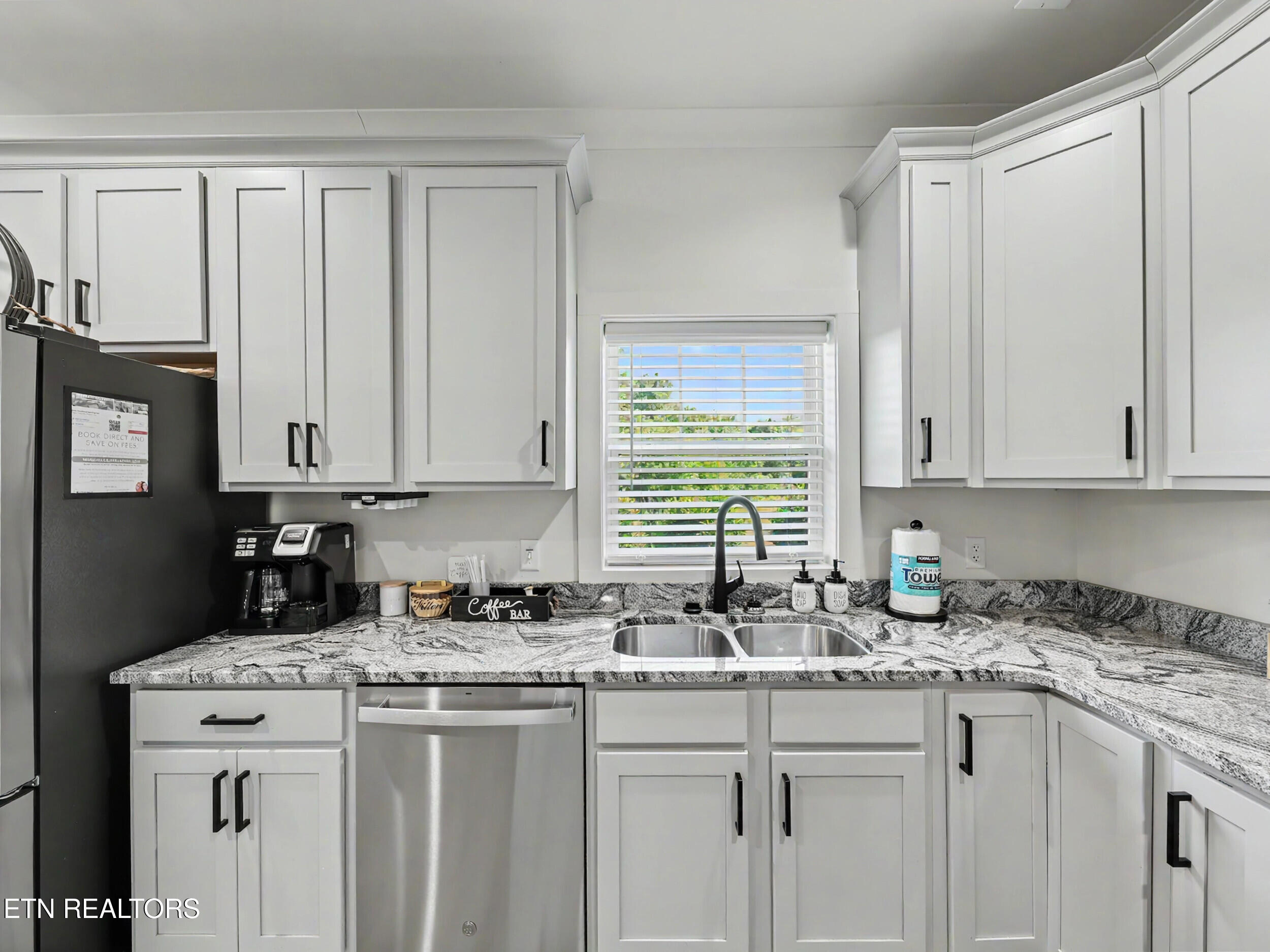 426 Fleeta Williams Way Sevierville TN 37862