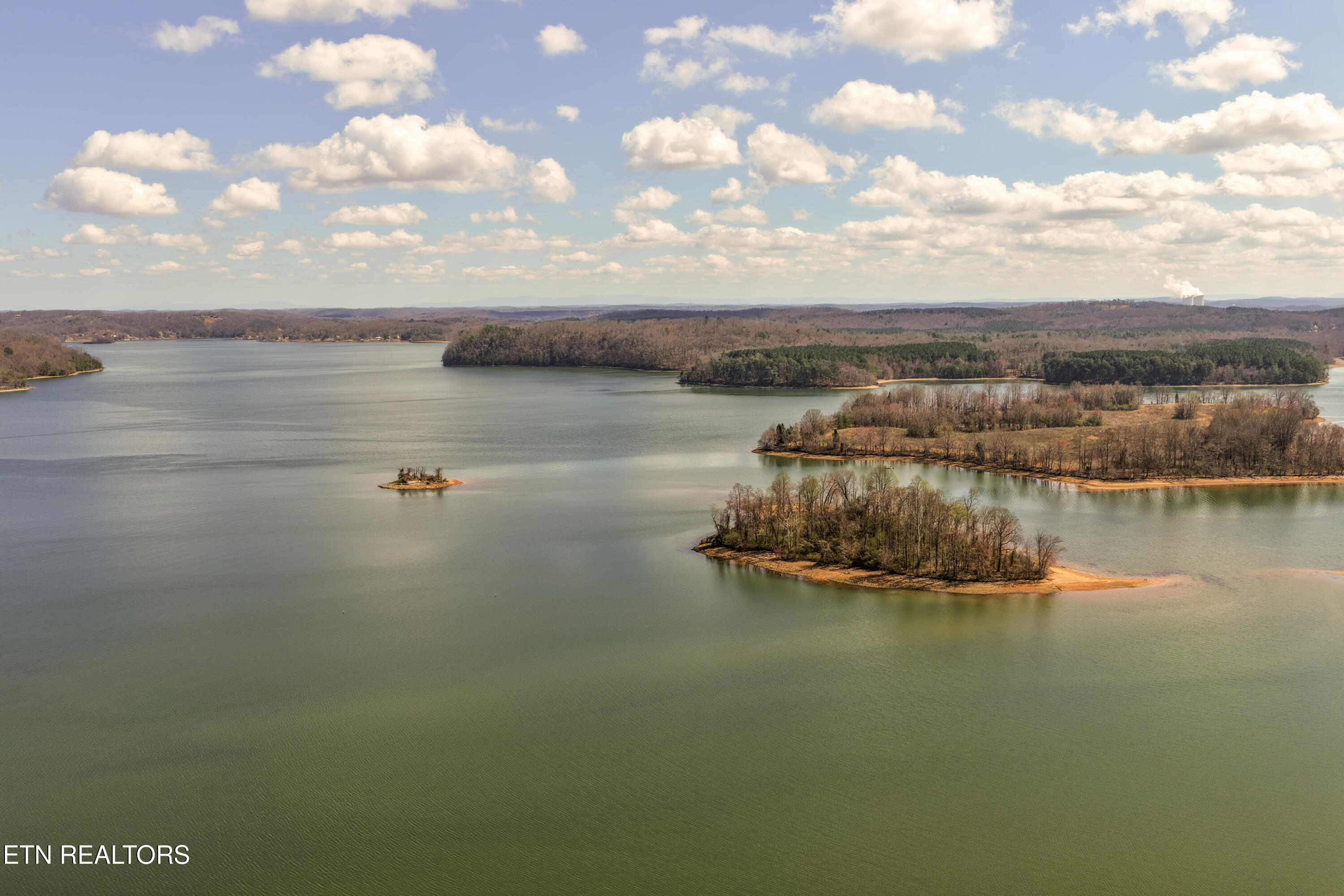 1235 New Lake Road Spring City TN 37381