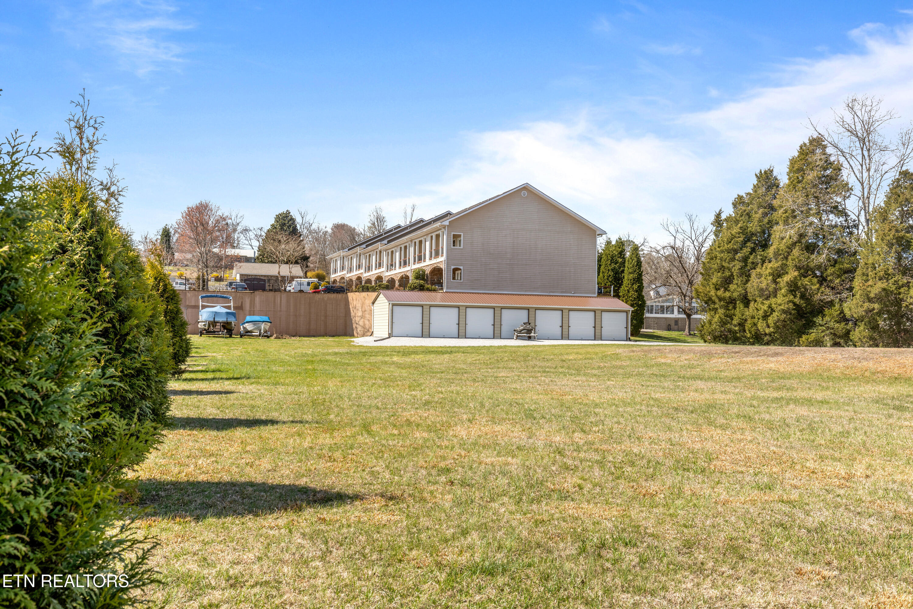 1235 New Lake Road Spring City TN 37381