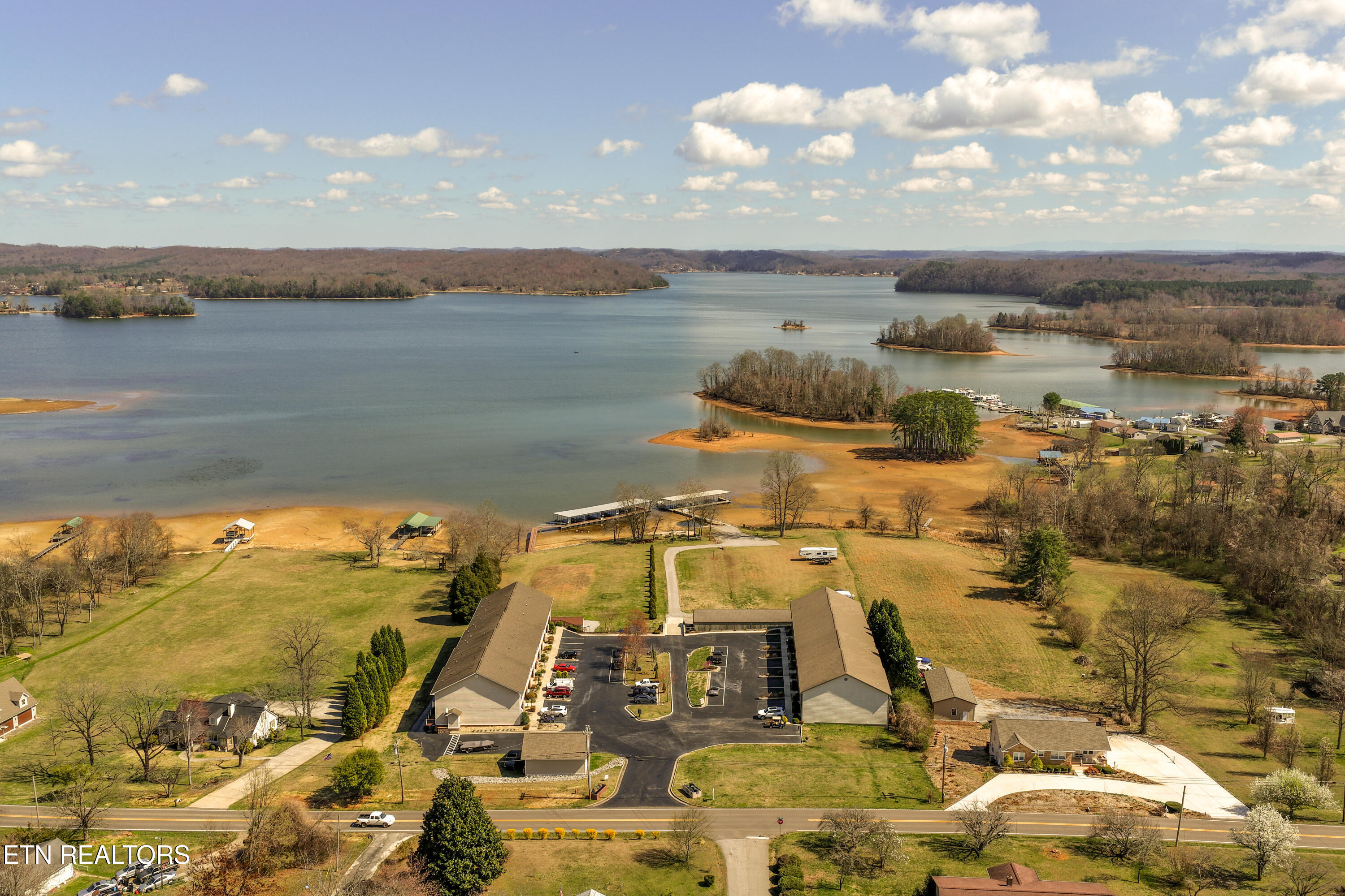 1235 New Lake Road Spring City TN 37381