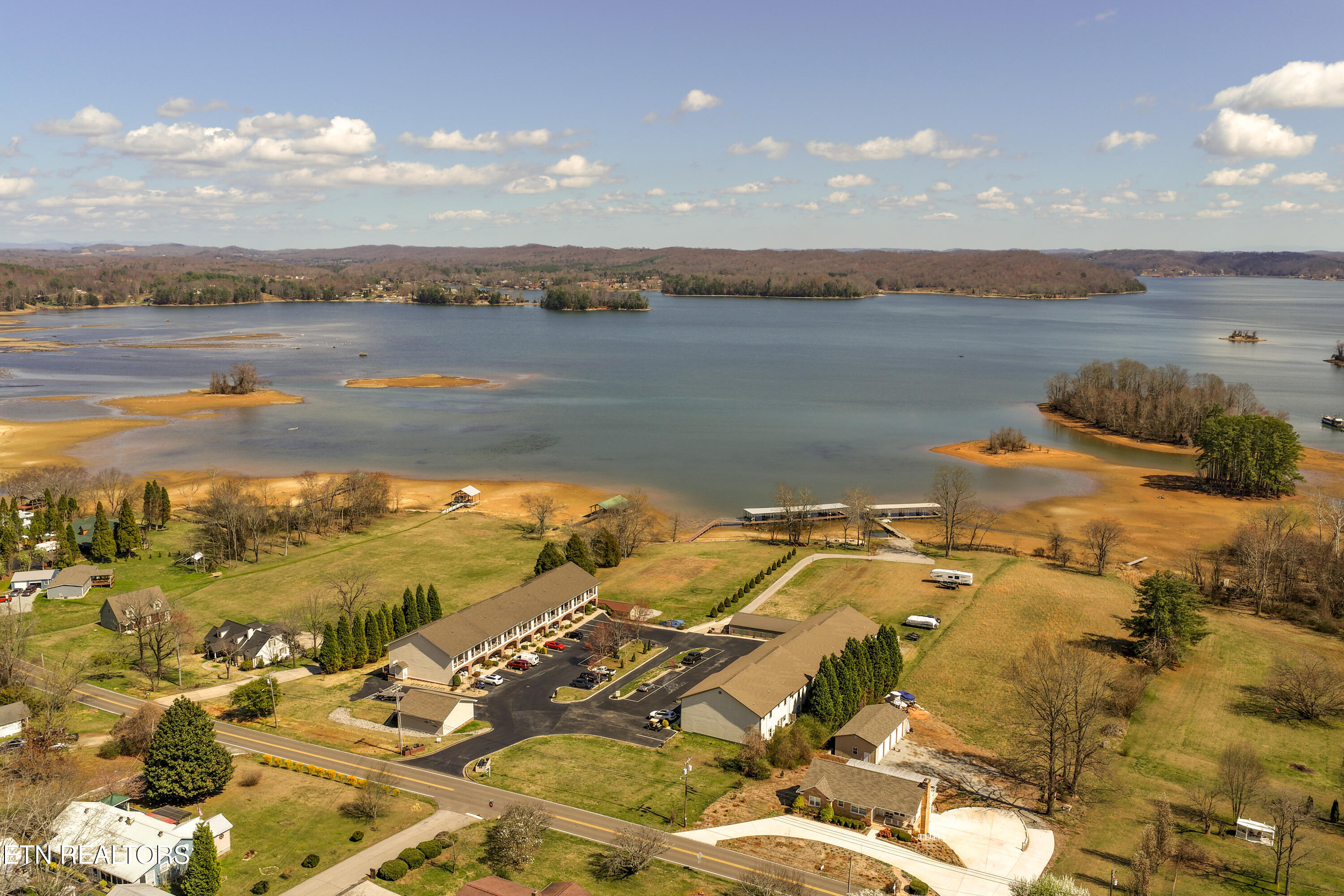 1235 New Lake Road Spring City TN 37381
