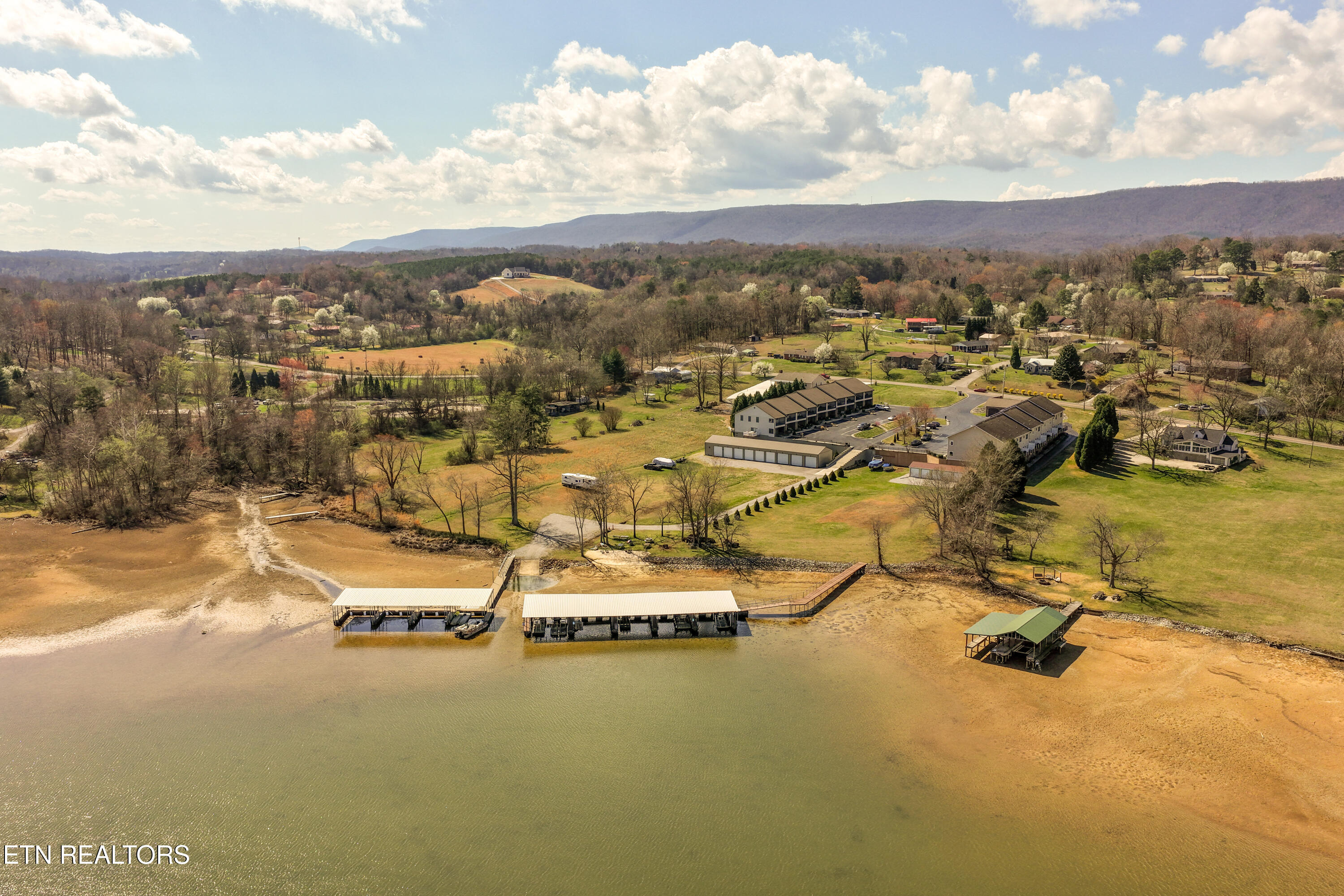 1235 New Lake Road Spring City TN 37381