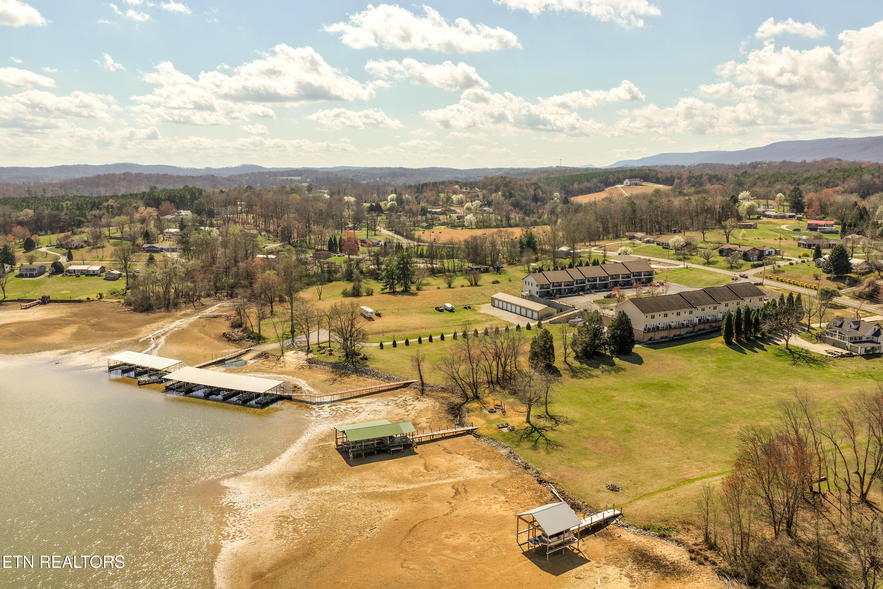 1235 New Lake Road Spring City TN 37381
