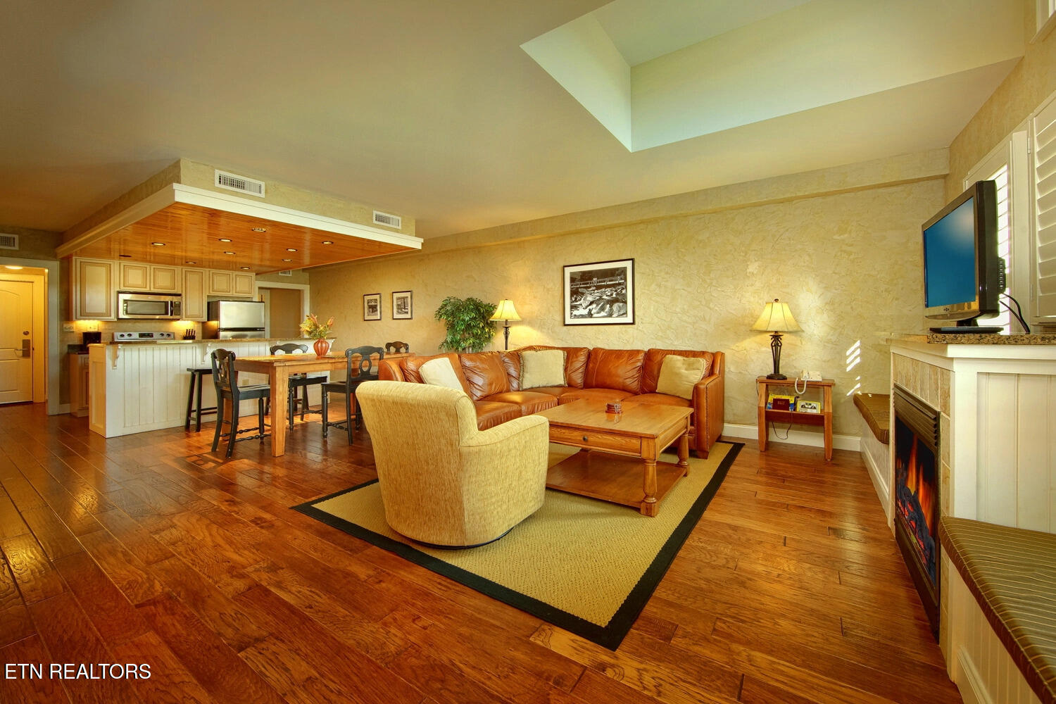 3415 Teaster Lane Pigeon Forge TN 37863