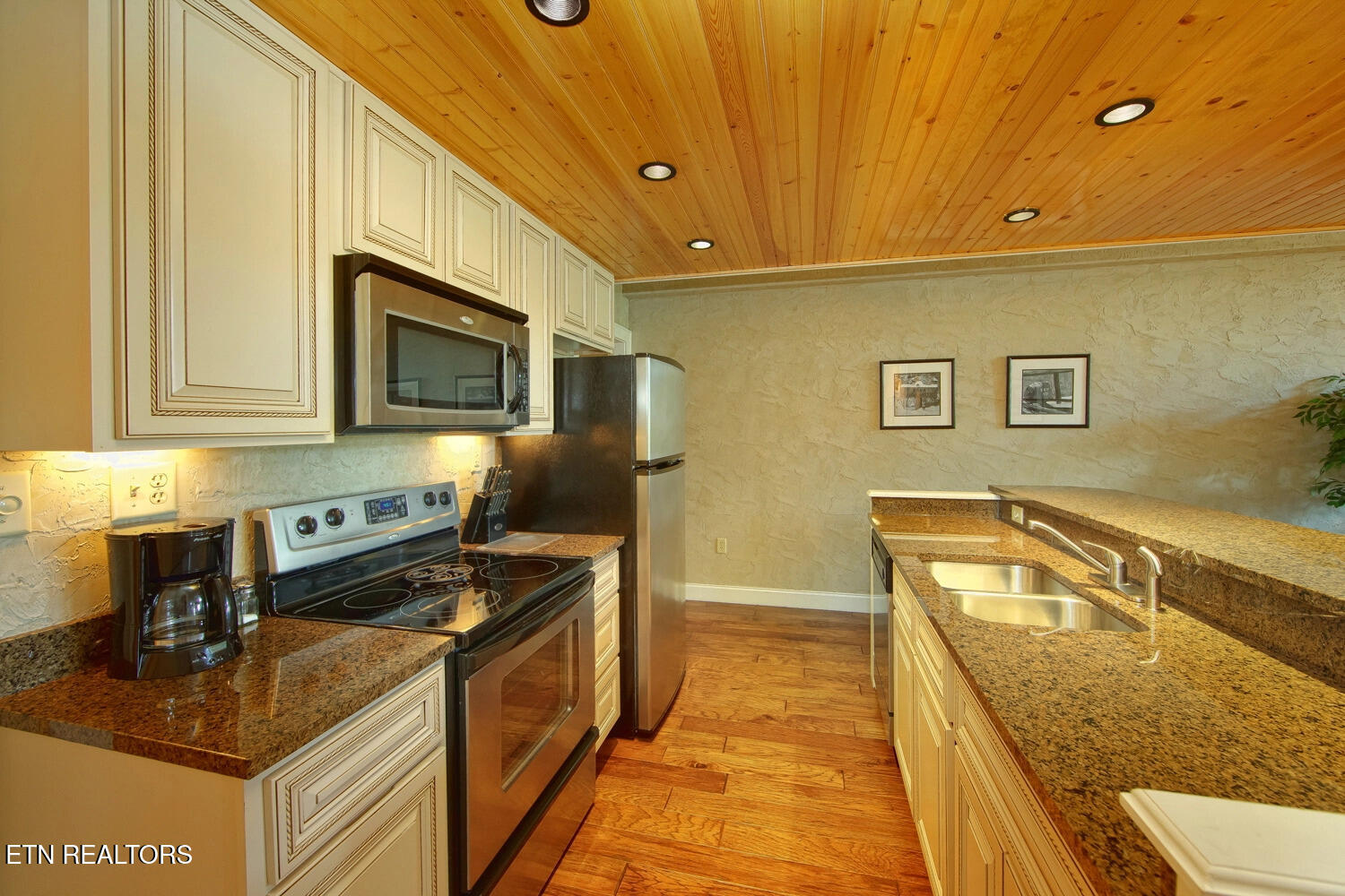 3415 Teaster Lane Pigeon Forge TN 37863