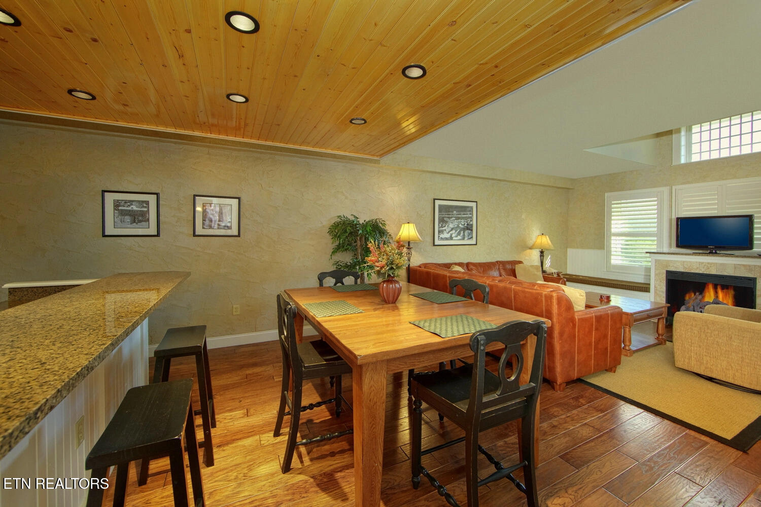 3415 Teaster Lane Pigeon Forge TN 37863