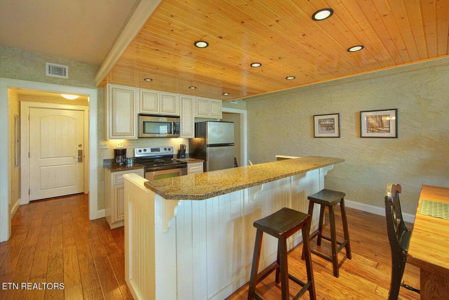 3415 Teaster Lane Pigeon Forge TN 37863